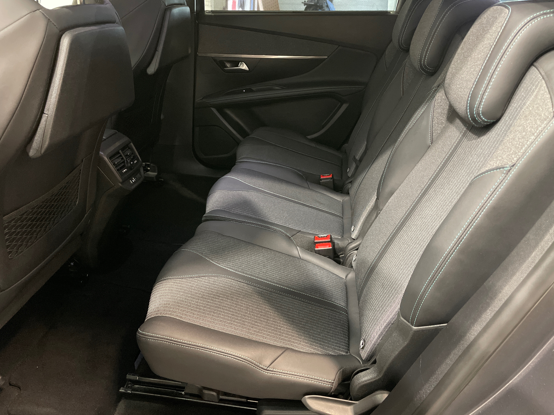PEUGEOT 5008 Allure Pack PureTech 130 S&S EAT8