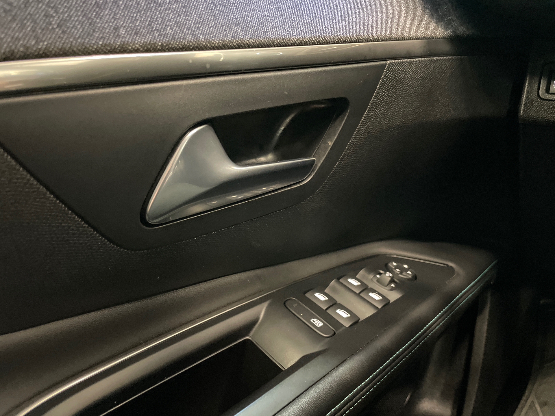 PEUGEOT 5008 Allure Pack PureTech 130 S&S EAT8
