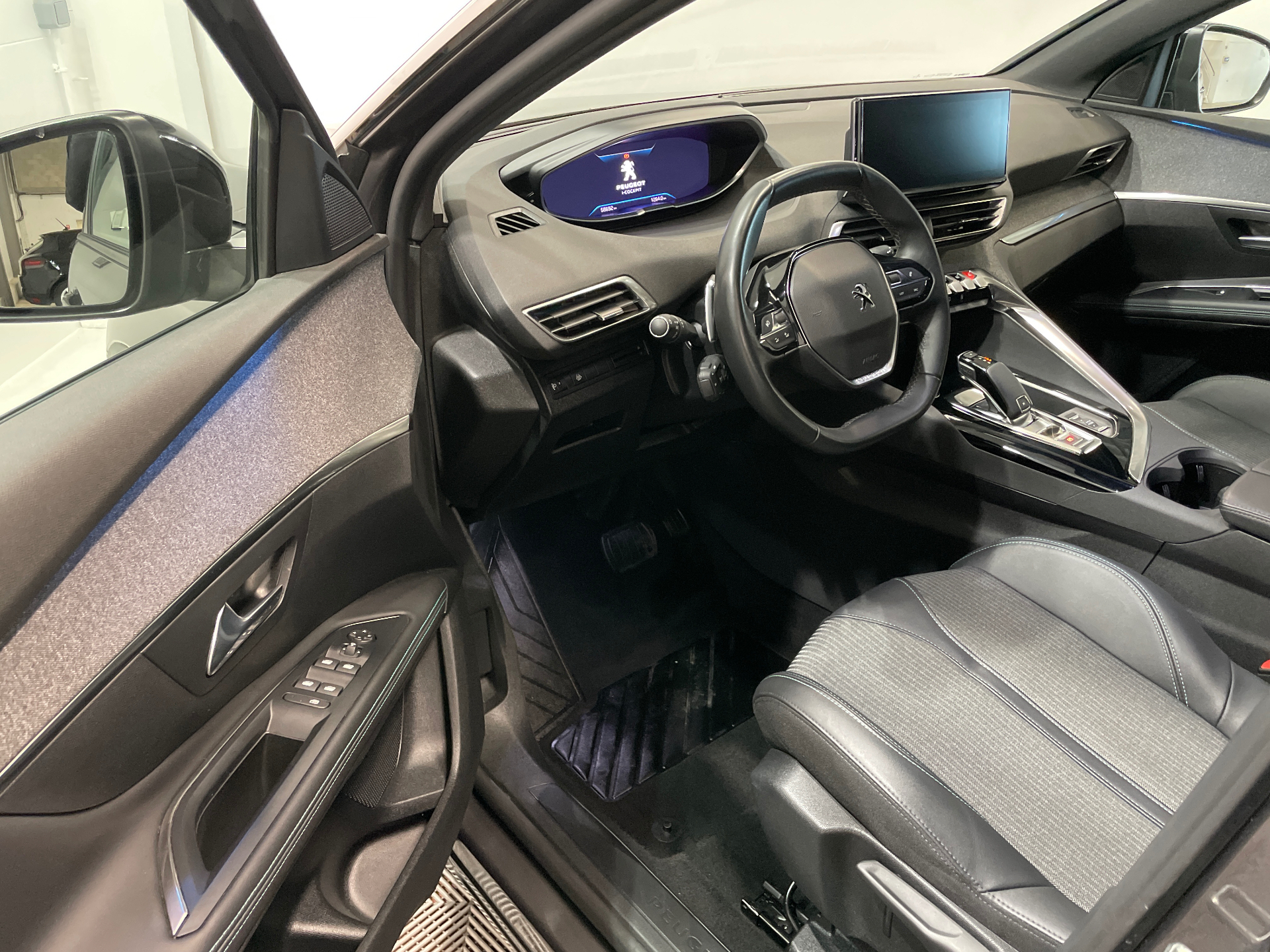 PEUGEOT 5008 Allure Pack PureTech 130 S&S EAT8