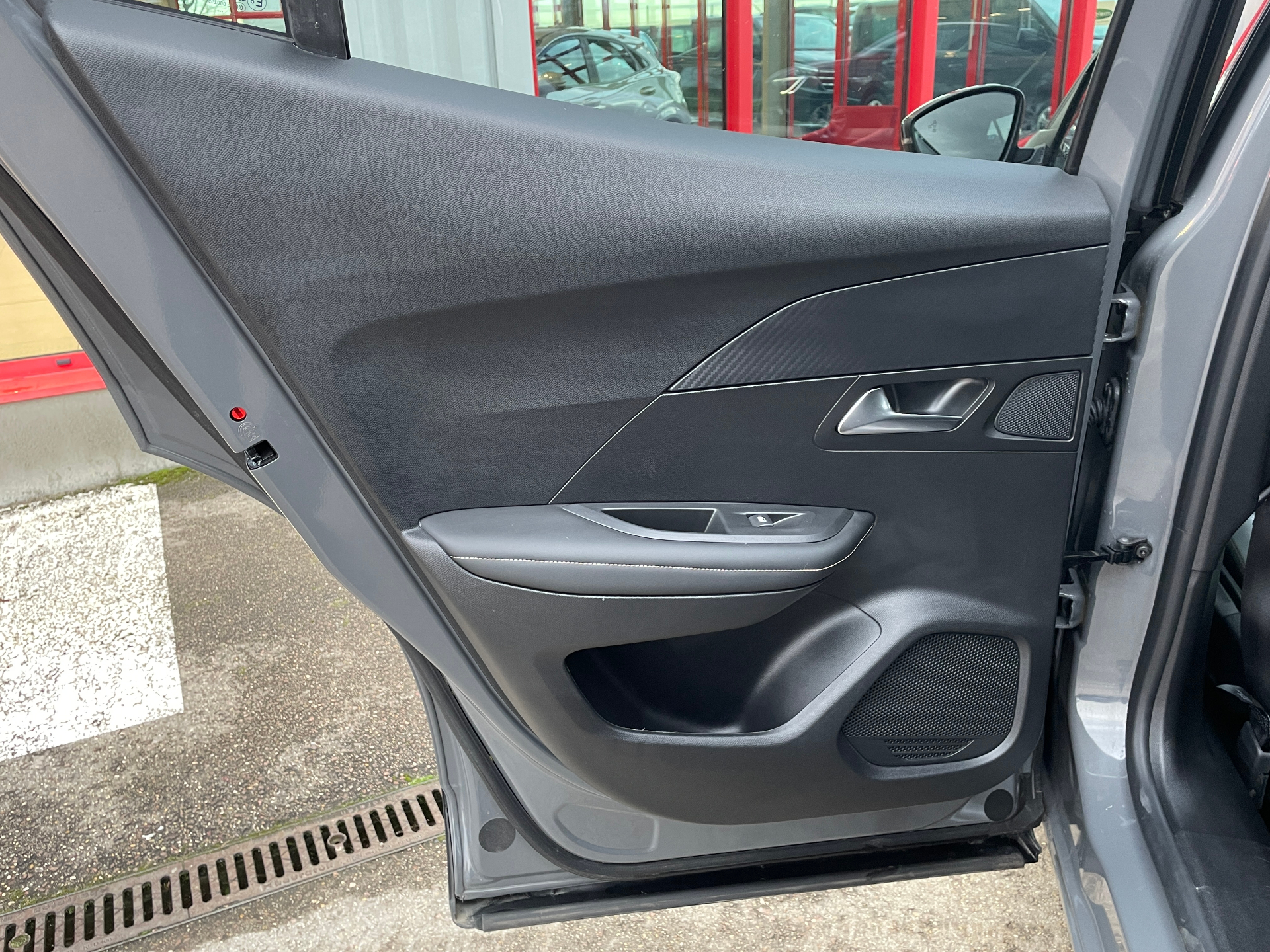 PEUGEOT 2008 Hybrid 136 e-DCS6 Allure - 5P