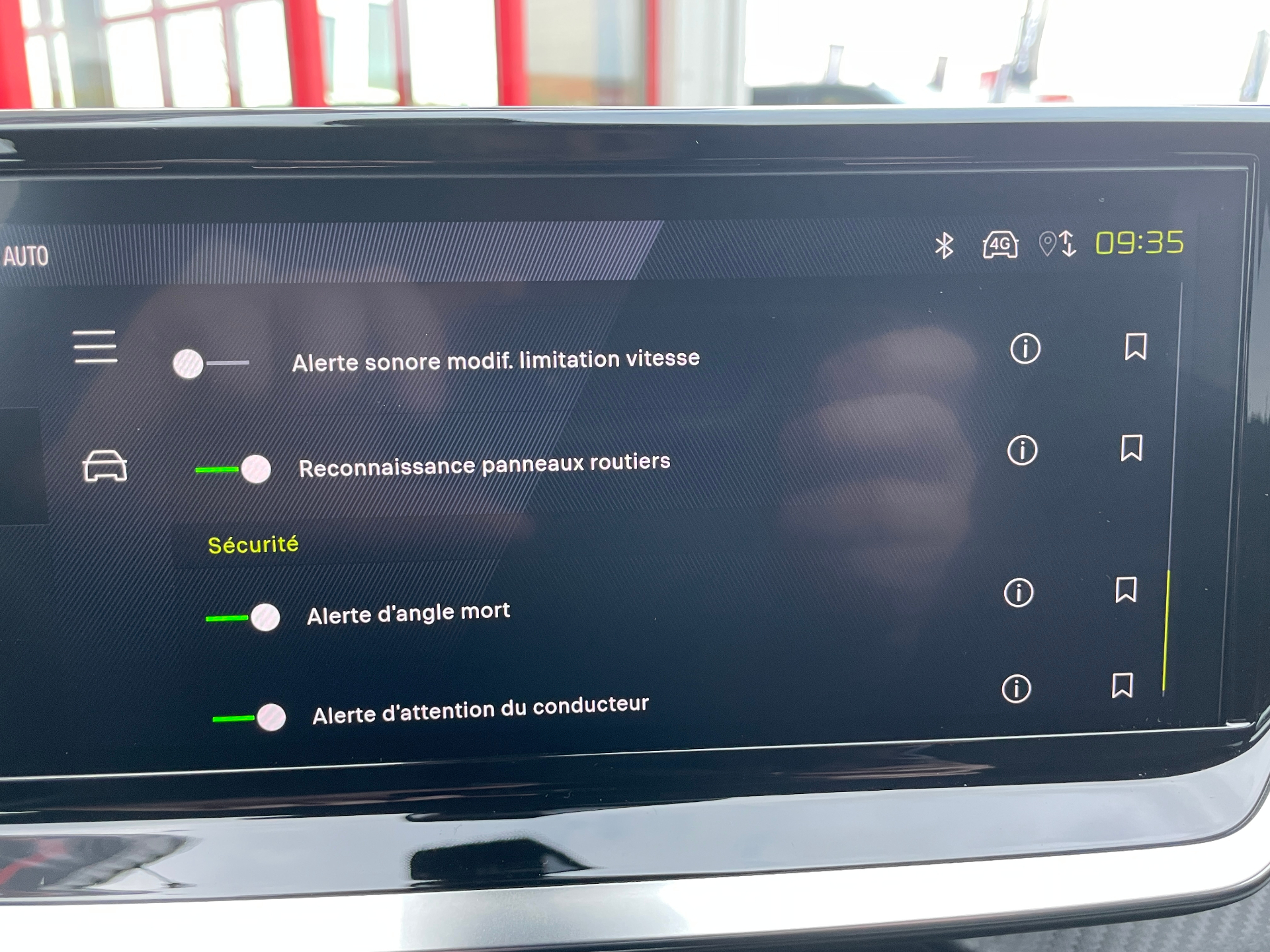 PEUGEOT 2008 Hybrid 136 e-DCS6 Allure - 5P