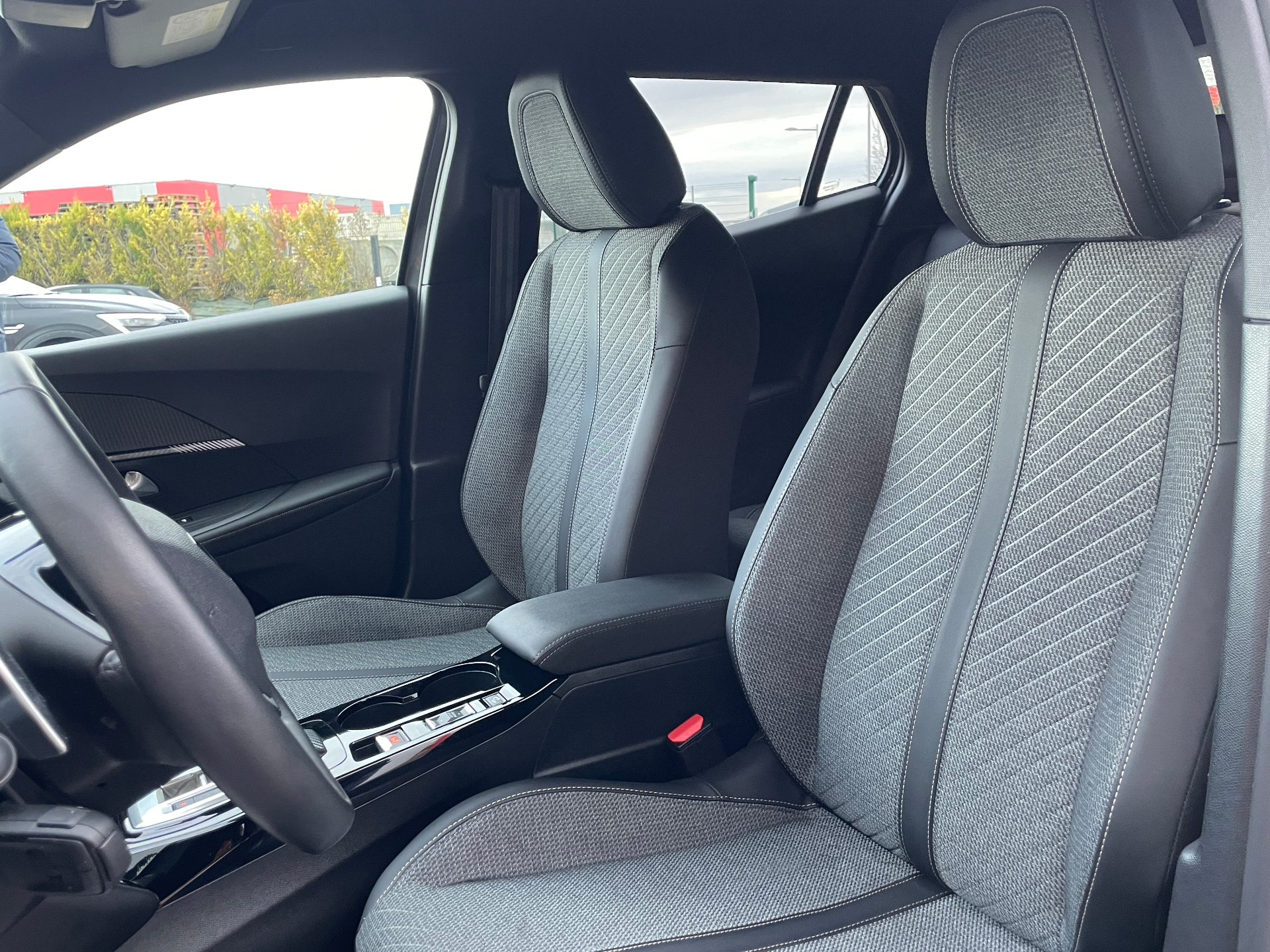 PEUGEOT 2008 Hybrid 136 e-DCS6 Allure - 5P
