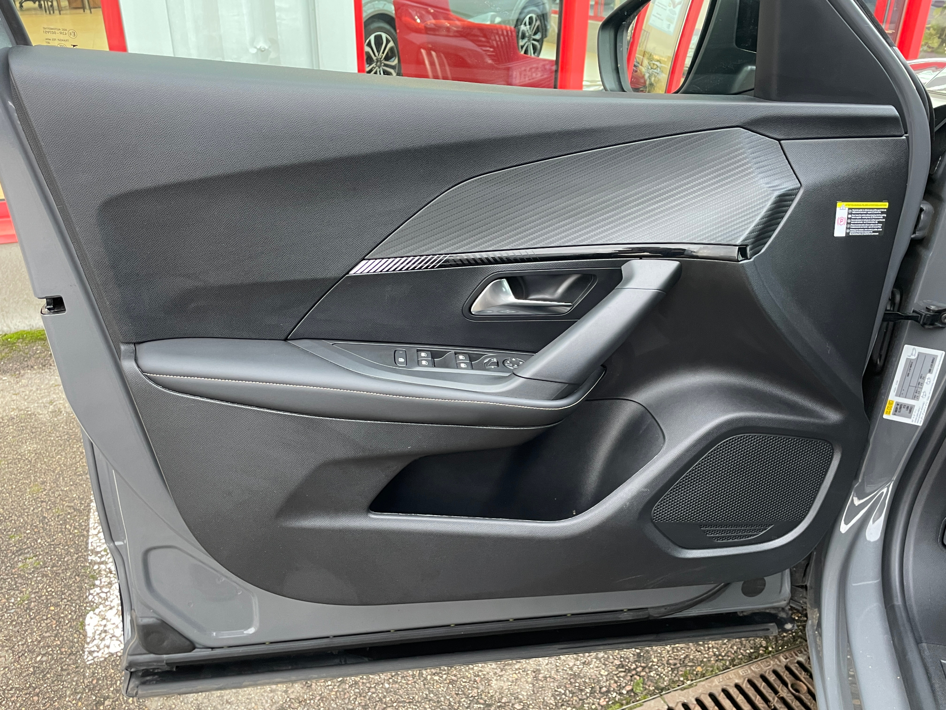 PEUGEOT 2008 Hybrid 136 e-DCS6 Allure - 5P