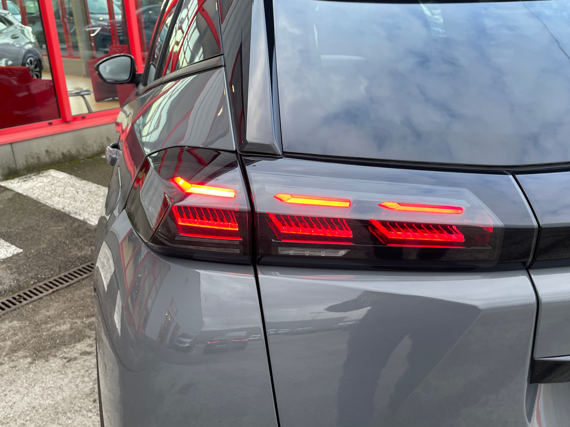 PEUGEOT 2008 Hybrid 136 e-DCS6 Allure - 5P