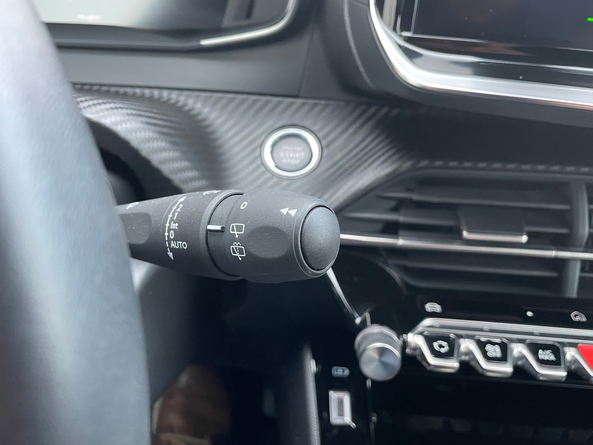 PEUGEOT 2008 Hybrid 136 e-DCS6 Allure - 5P