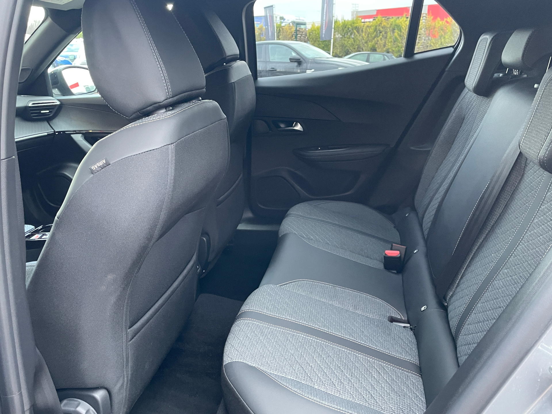 PEUGEOT 2008 Hybrid 136 e-DCS6 Allure - 5P
