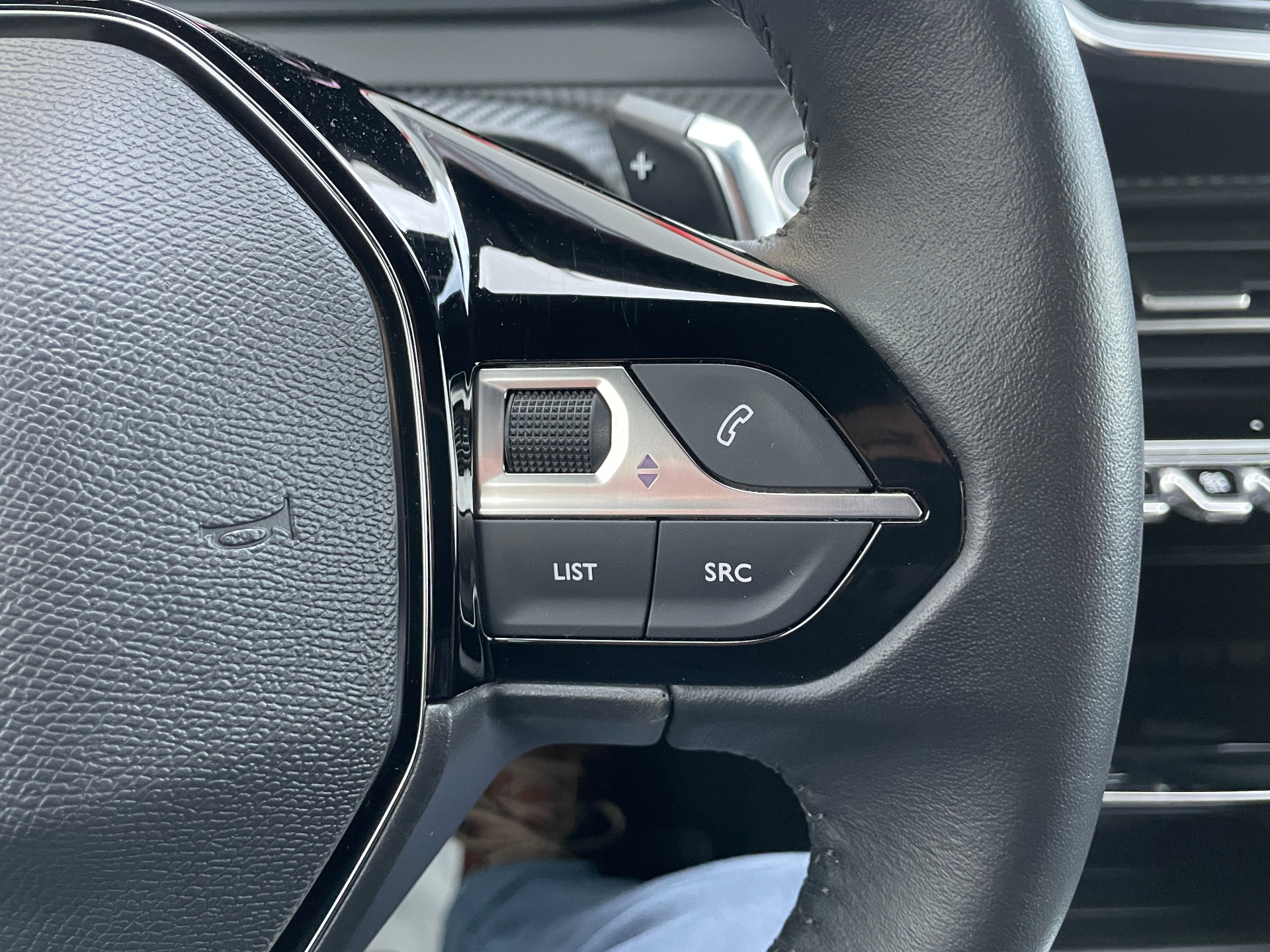 PEUGEOT 2008 Hybrid 136 e-DCS6 Allure - 5P