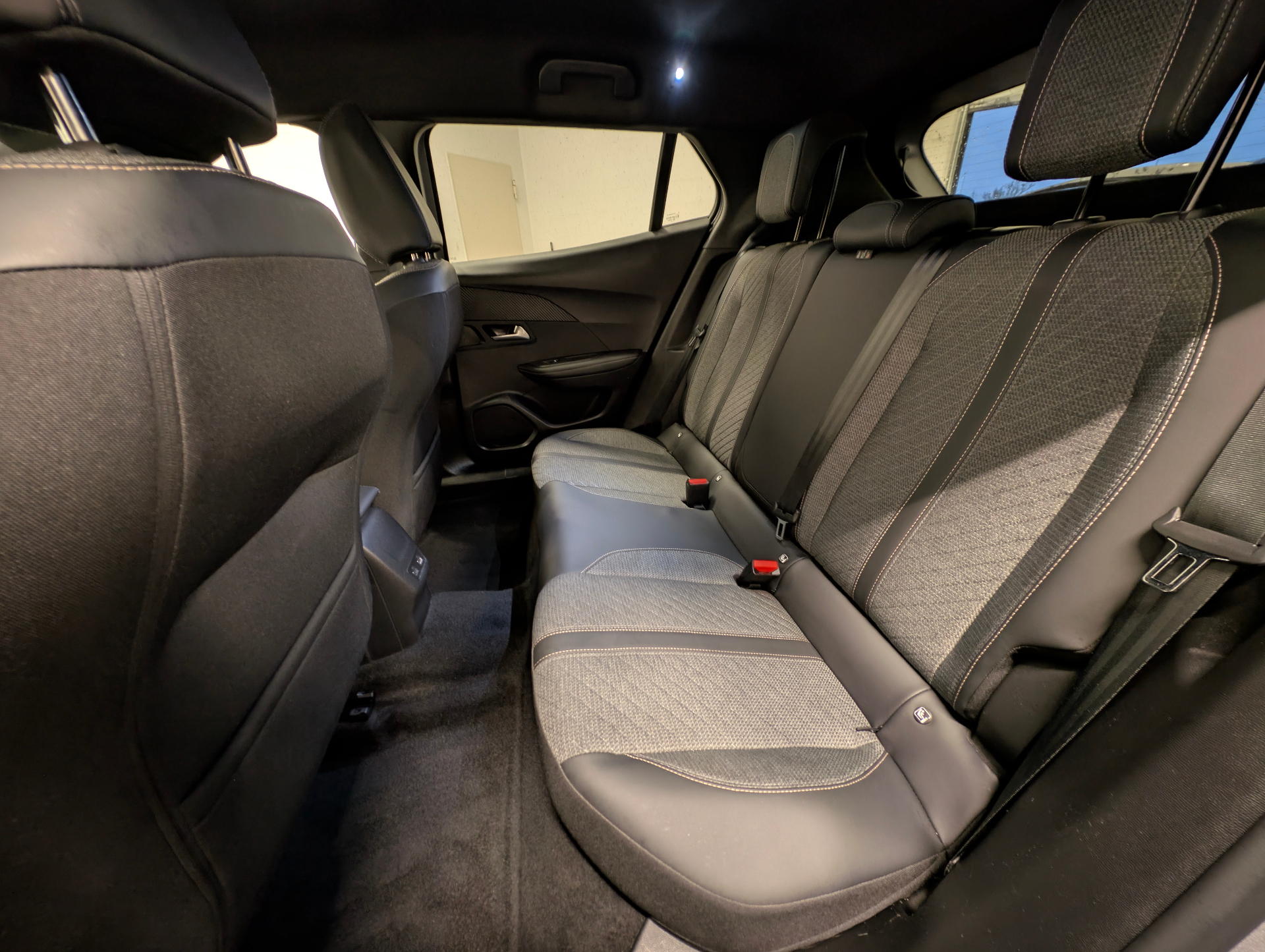 PEUGEOT 2008 Hybrid 136 e-DCS6 Allure