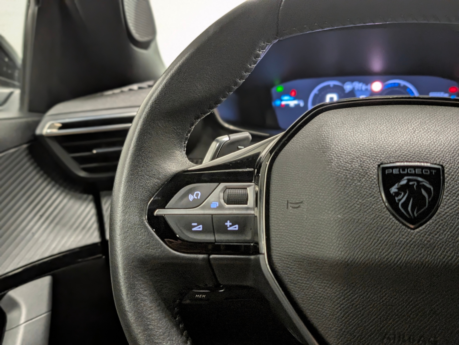PEUGEOT 2008 Hybrid 136 e-DCS6 Allure