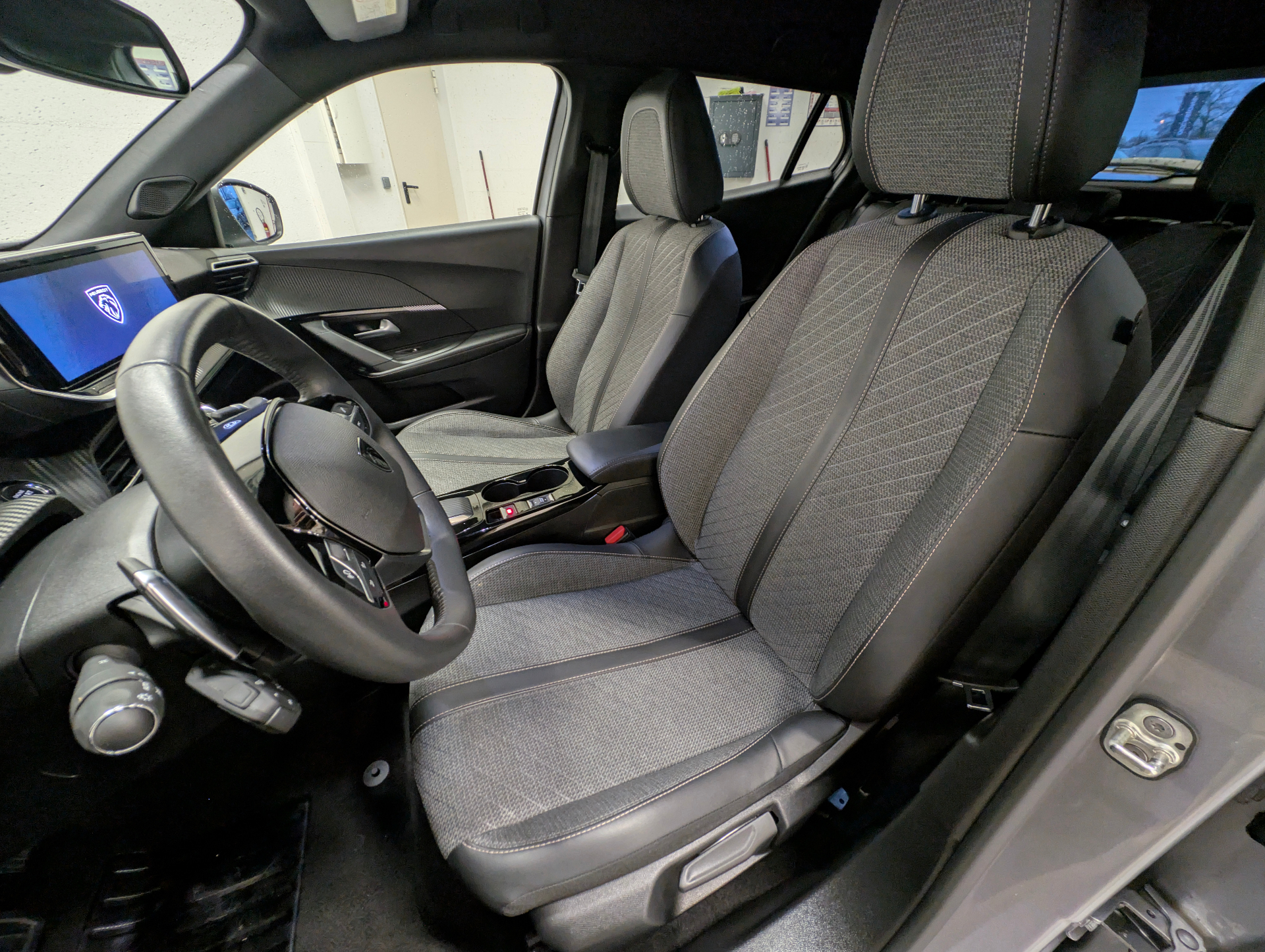 PEUGEOT 2008 Hybrid 136 e-DCS6 Allure