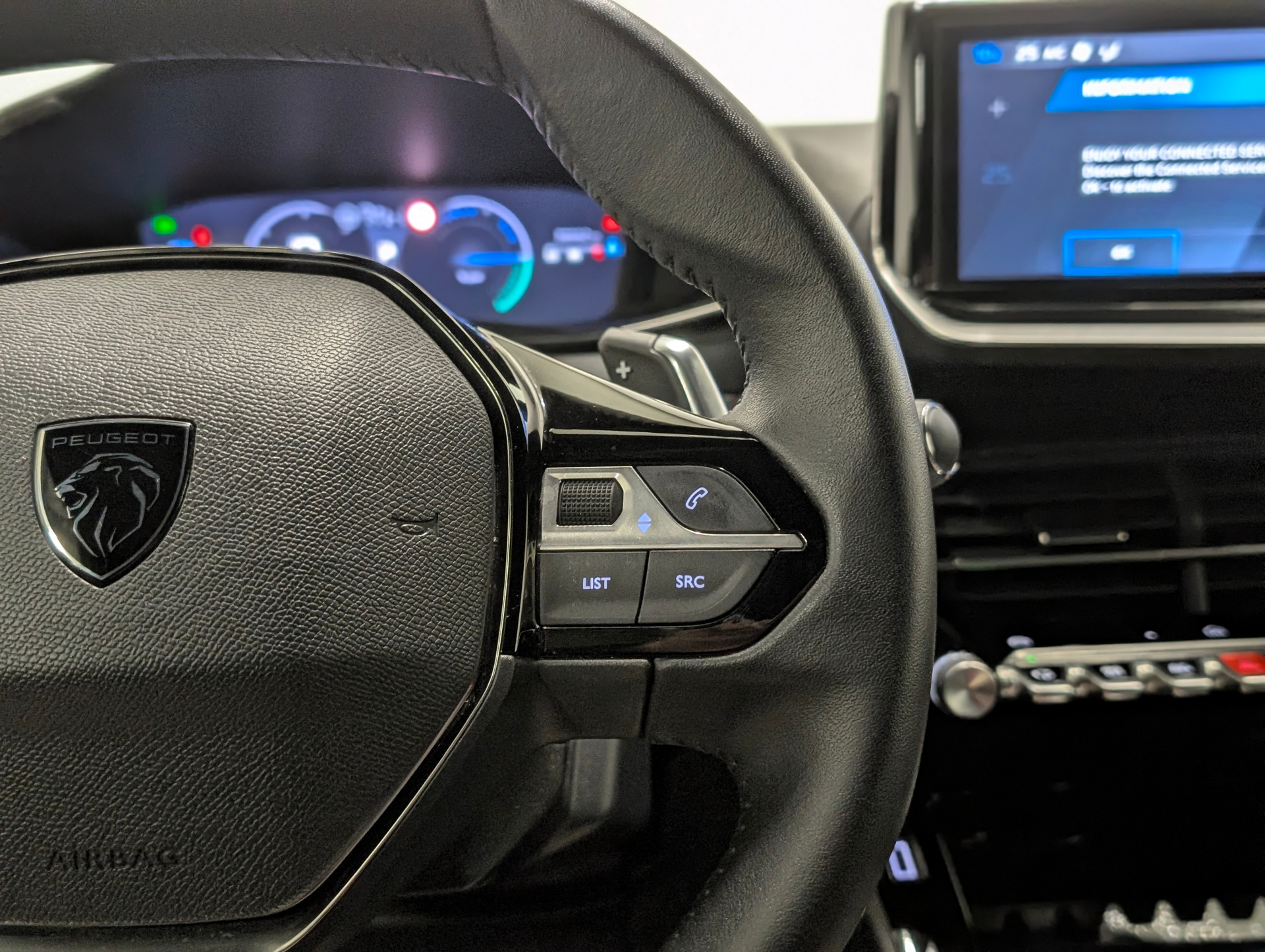 PEUGEOT 2008 Hybrid 136 e-DCS6 Allure