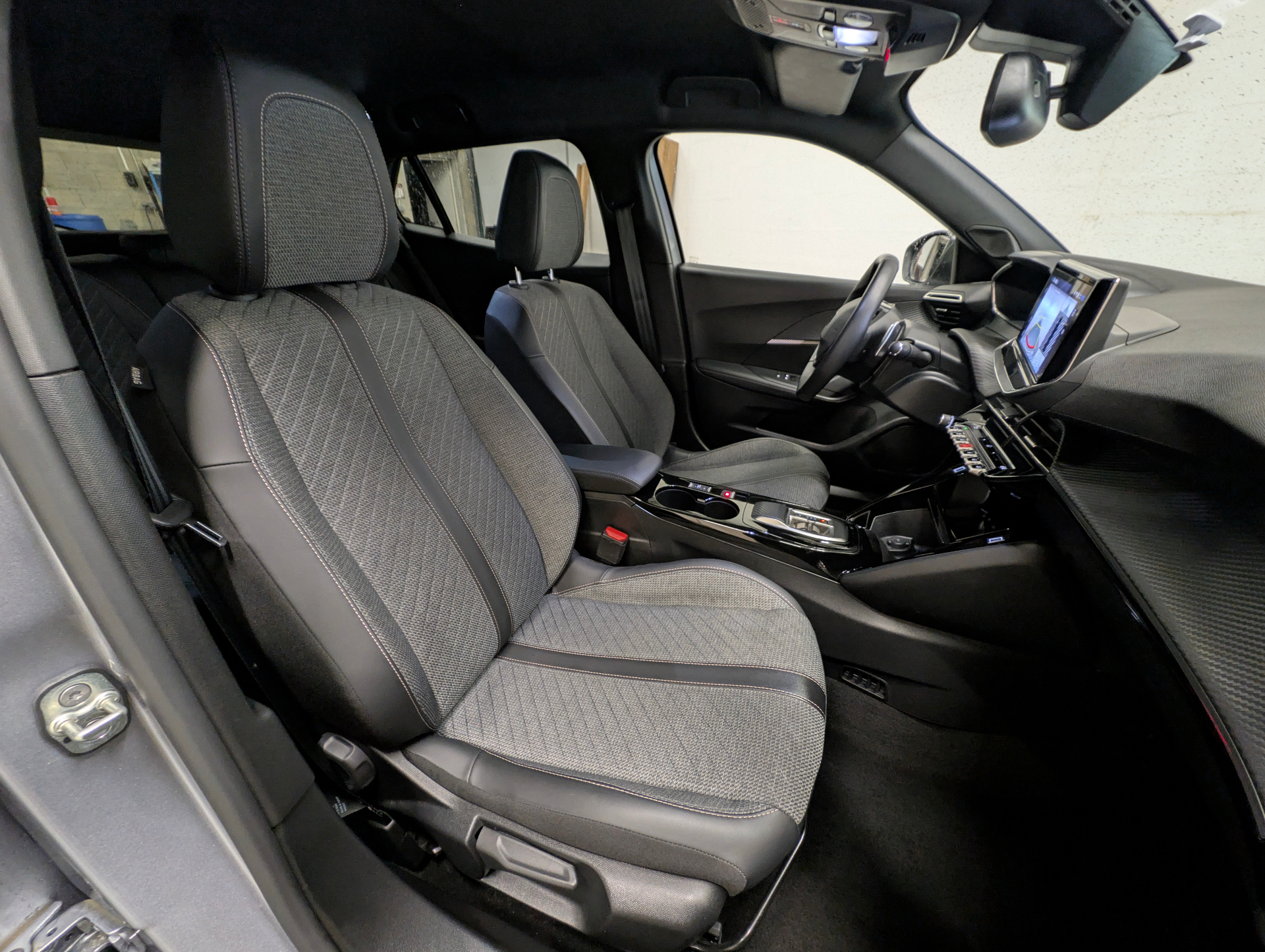 PEUGEOT 2008 Hybrid 136 e-DCS6 Allure