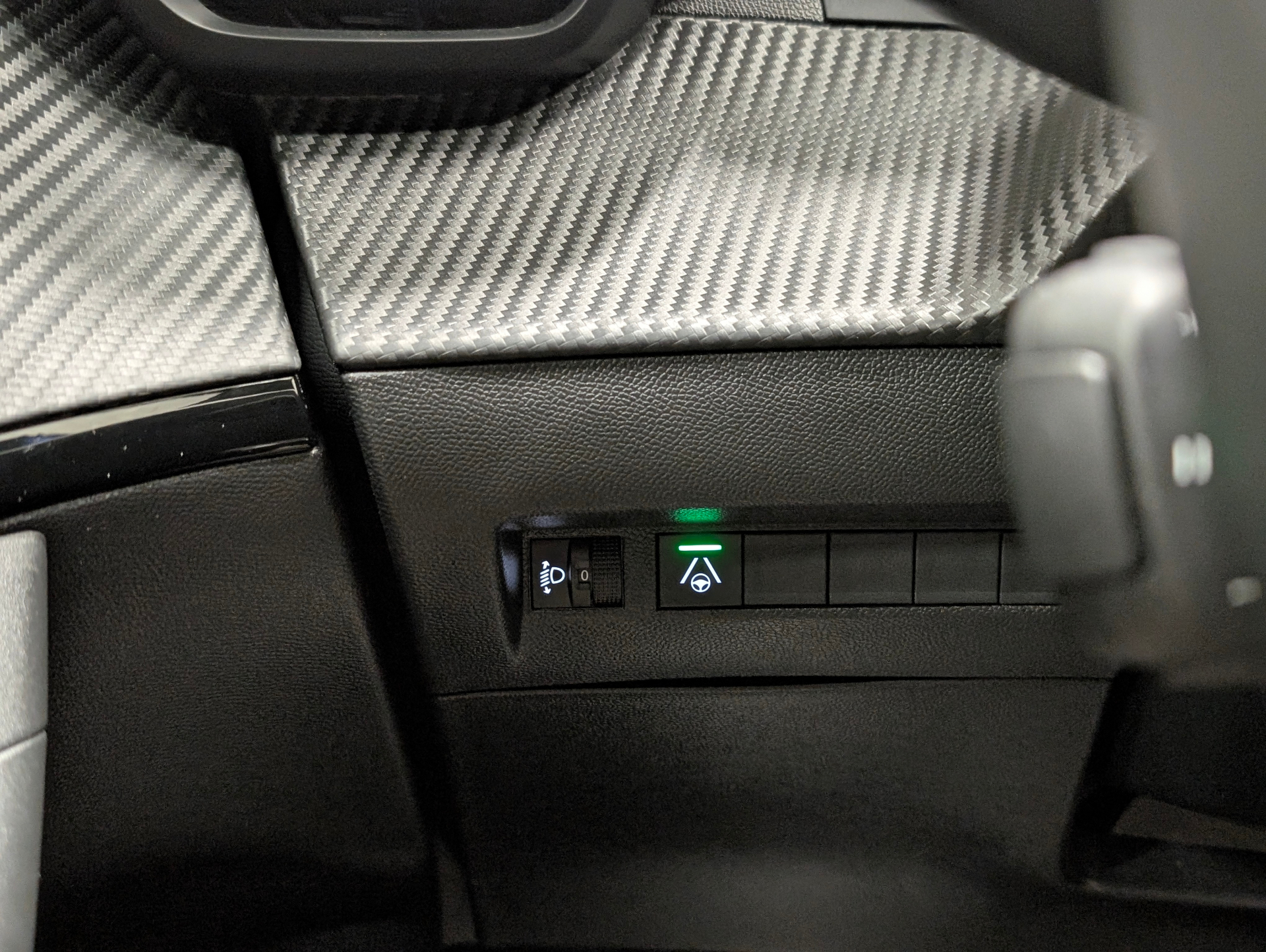 PEUGEOT 2008 Hybrid 136 e-DCS6 Allure