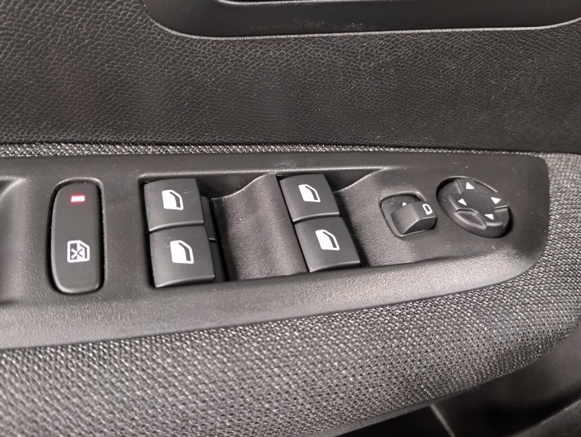 PEUGEOT 208 STYLE 100 CH BVM6