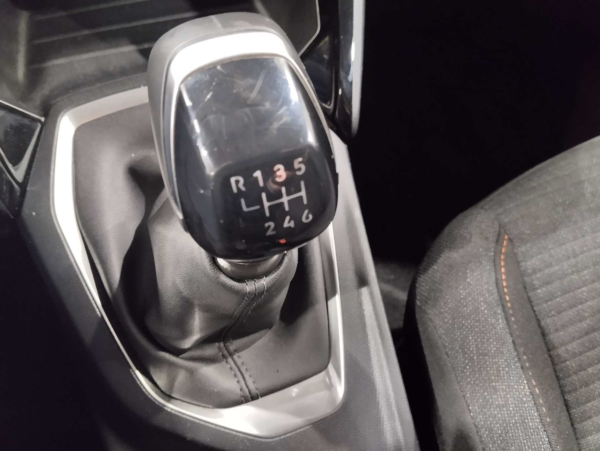 PEUGEOT 208 STYLE 100 CH BVM6