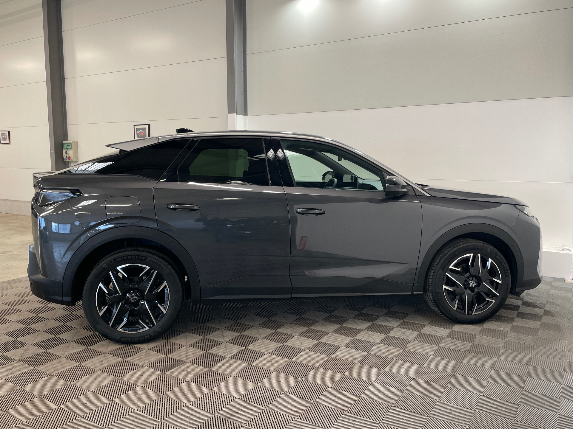 PEUGEOT 3008 ALLURE HYBRID 136 E-DCS6
