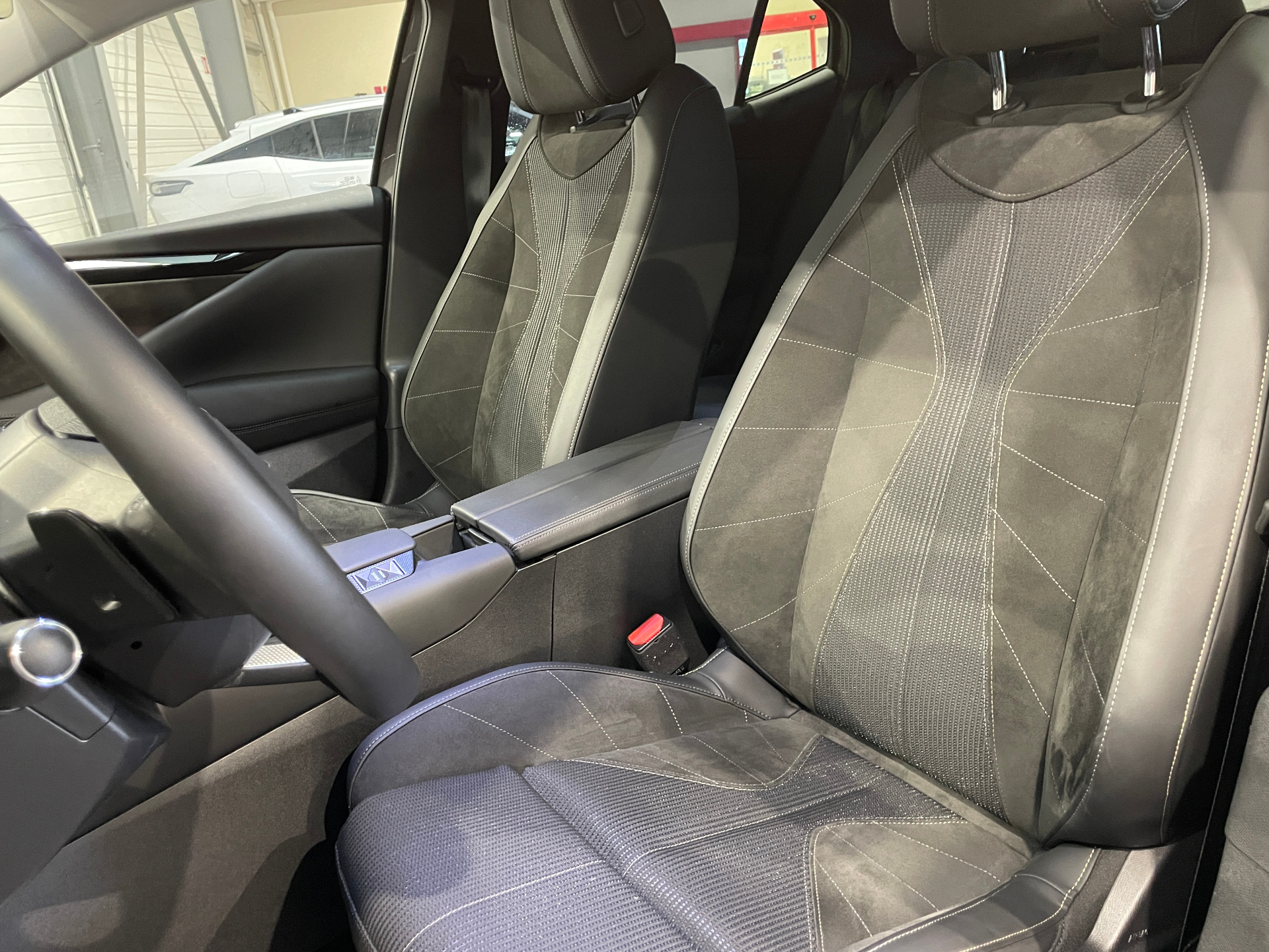 DS DS 4 PureTech 130 EAT8 Etoile - Alcantara - 5P