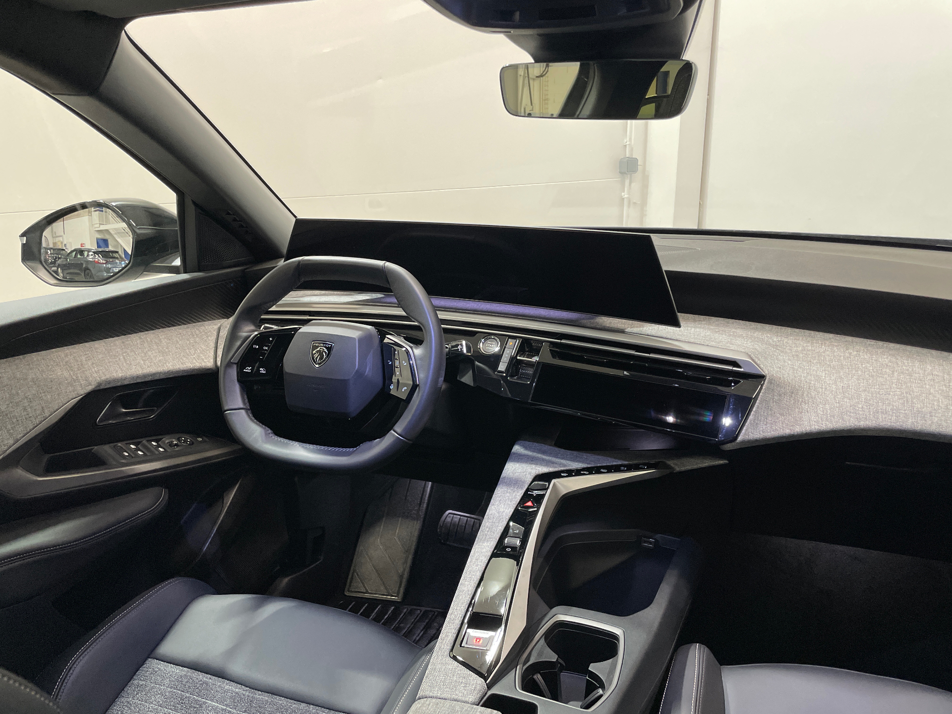 PEUGEOT 3008 ALLURE HYBRID 136 E-DCS6