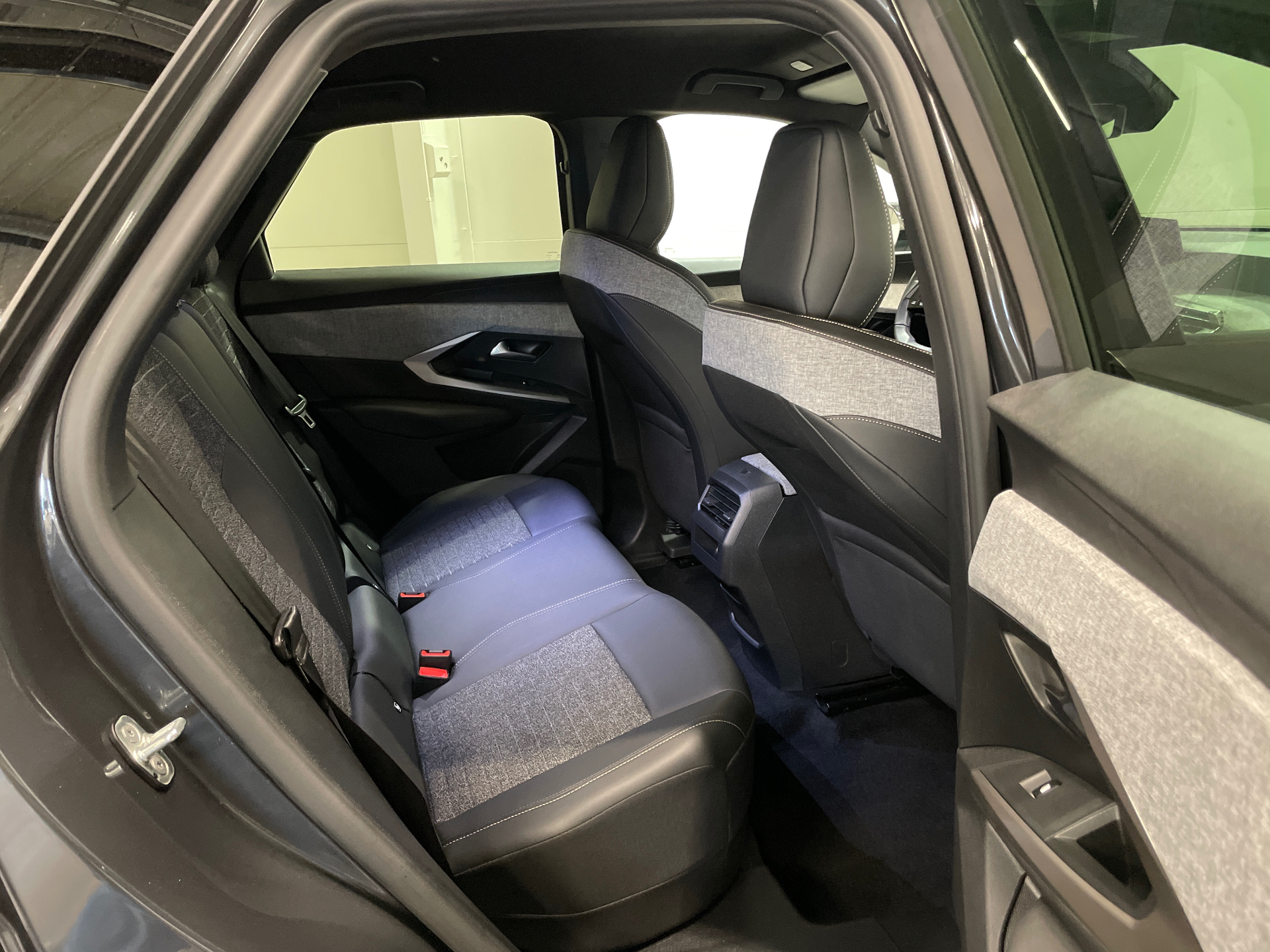 PEUGEOT 3008 ALLURE HYBRID 136 E-DCS6