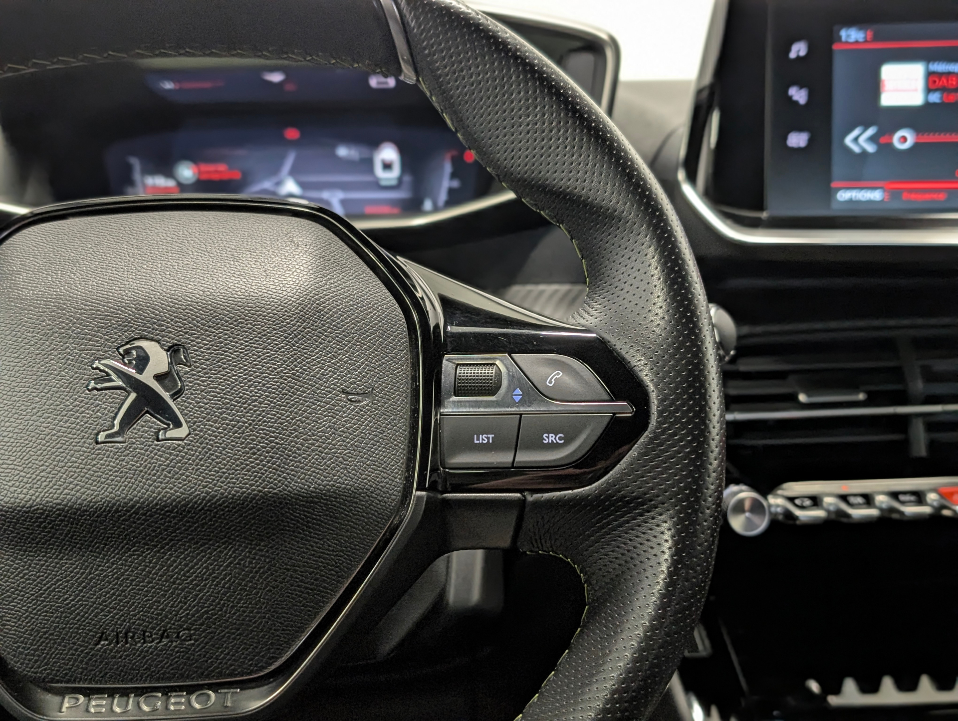 PEUGEOT 208 GT PURETECH 100 S&S BVM6