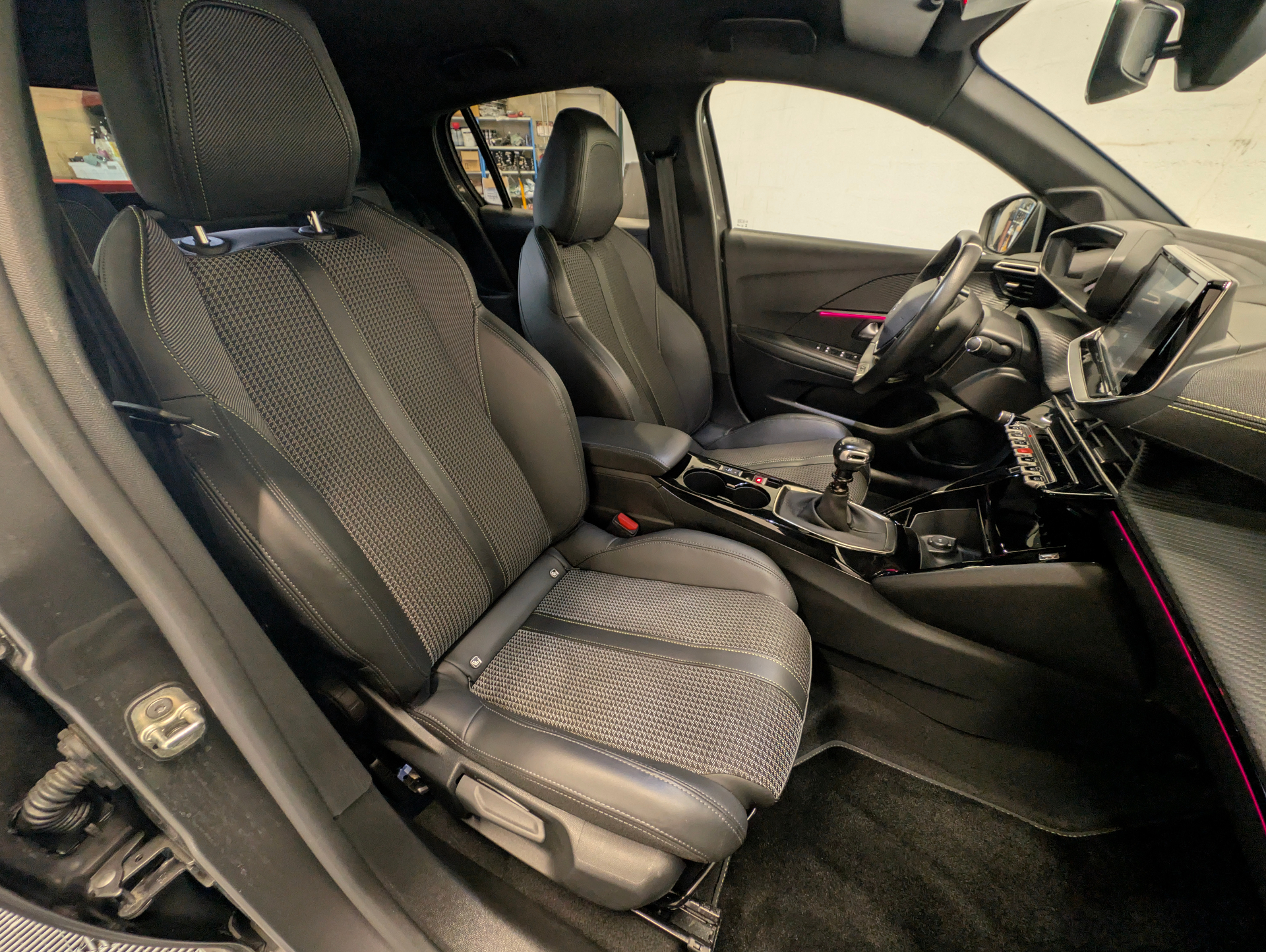 PEUGEOT 208 GT PURETECH 100 S&S BVM6