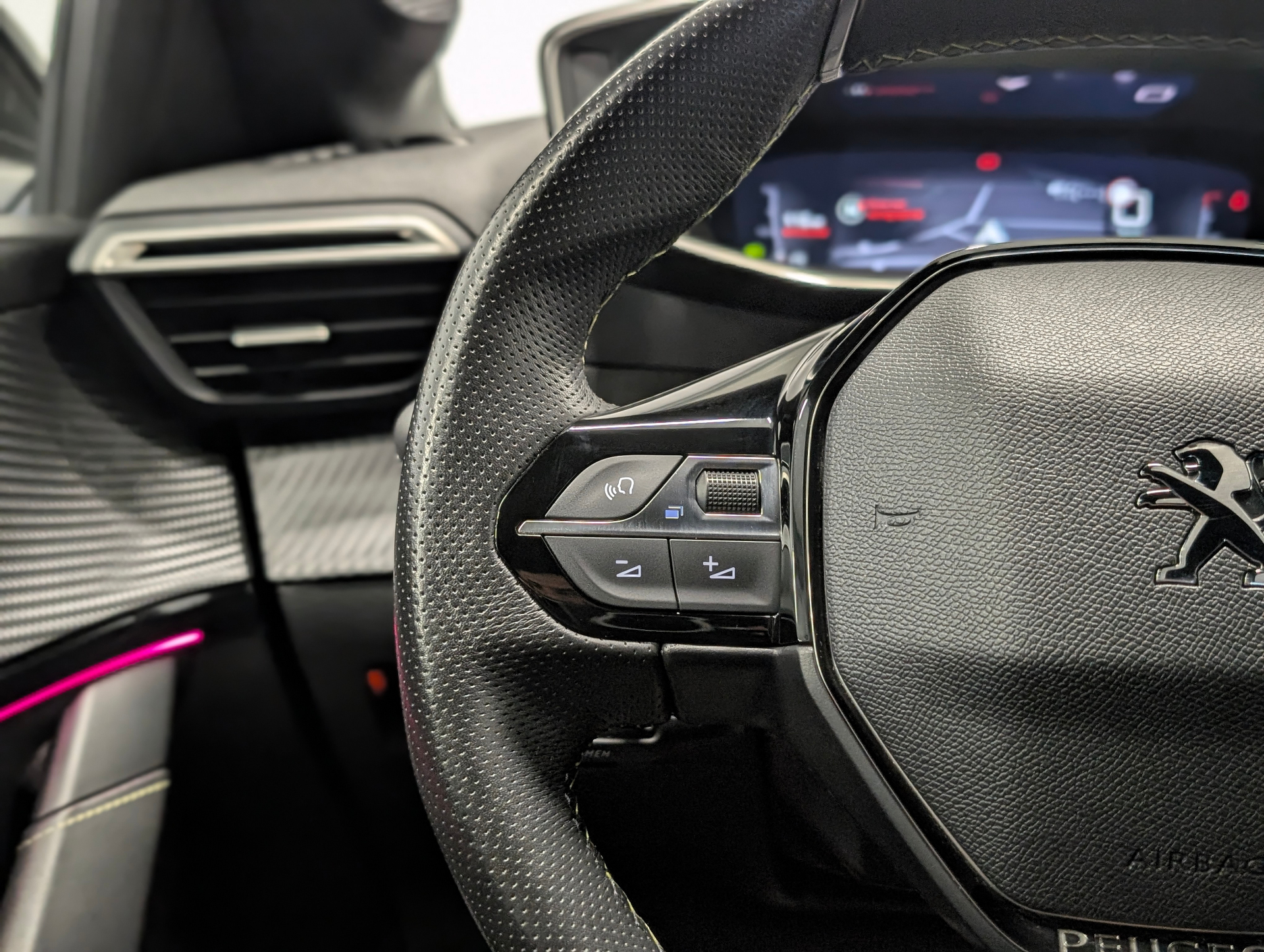 PEUGEOT 208 GT PURETECH 100 S&S BVM6