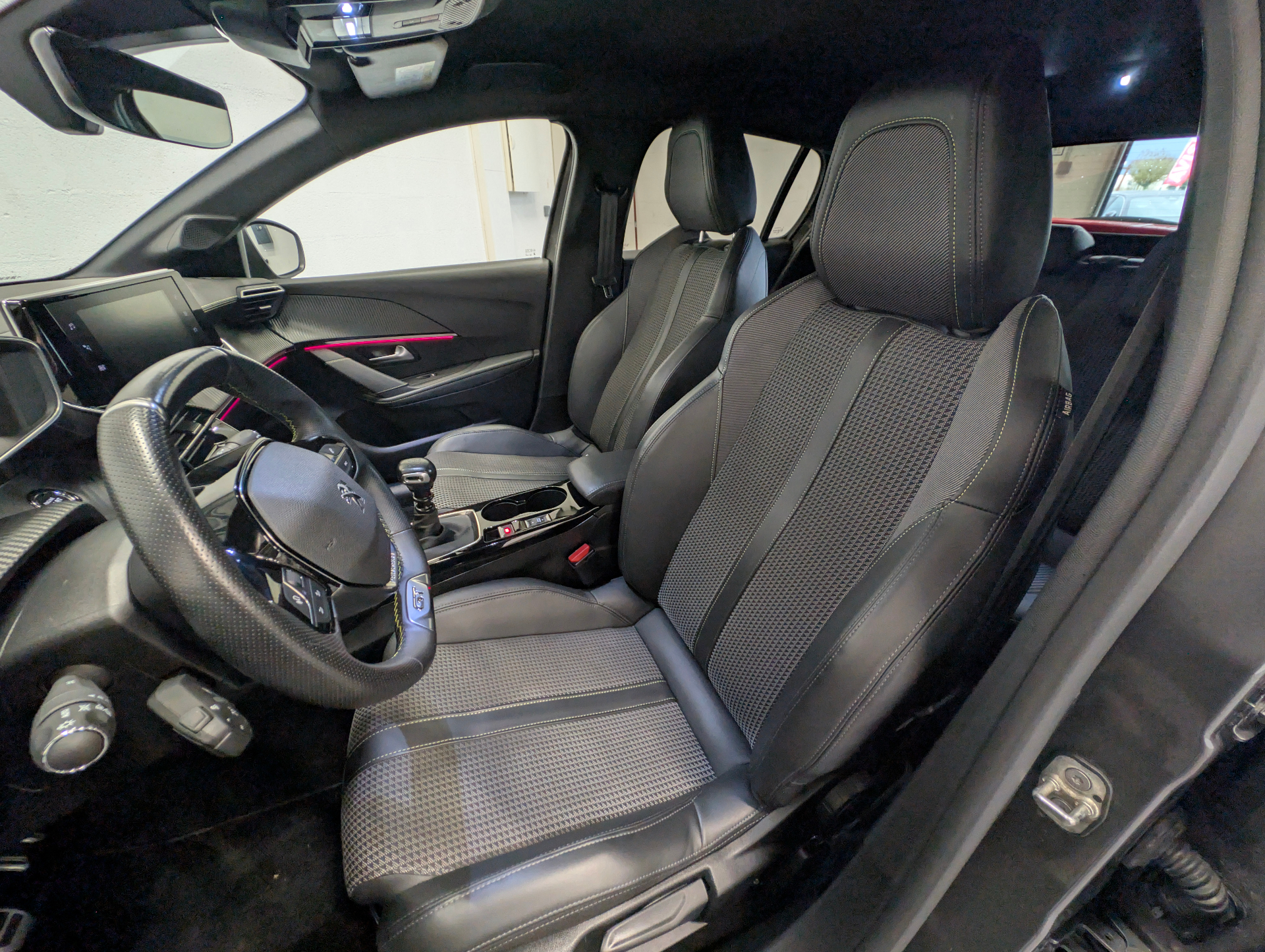 PEUGEOT 208 GT PURETECH 100 S&S BVM6