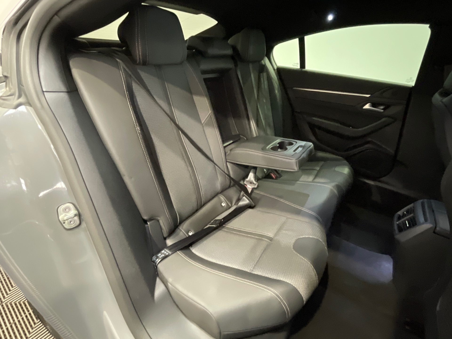 PEUGEOT 508 Hybrid 225 e-EAT8 Allure