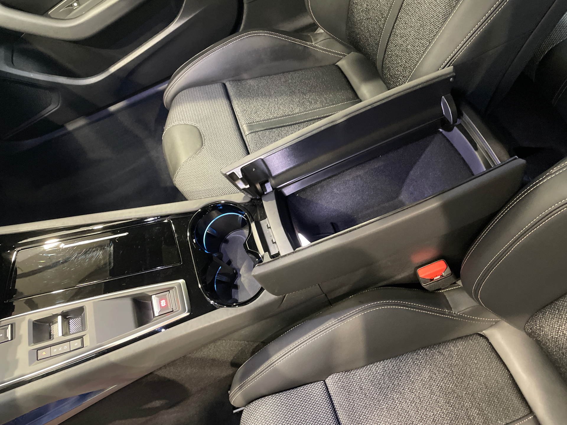 PEUGEOT 508 Hybrid 225 e-EAT8 Allure