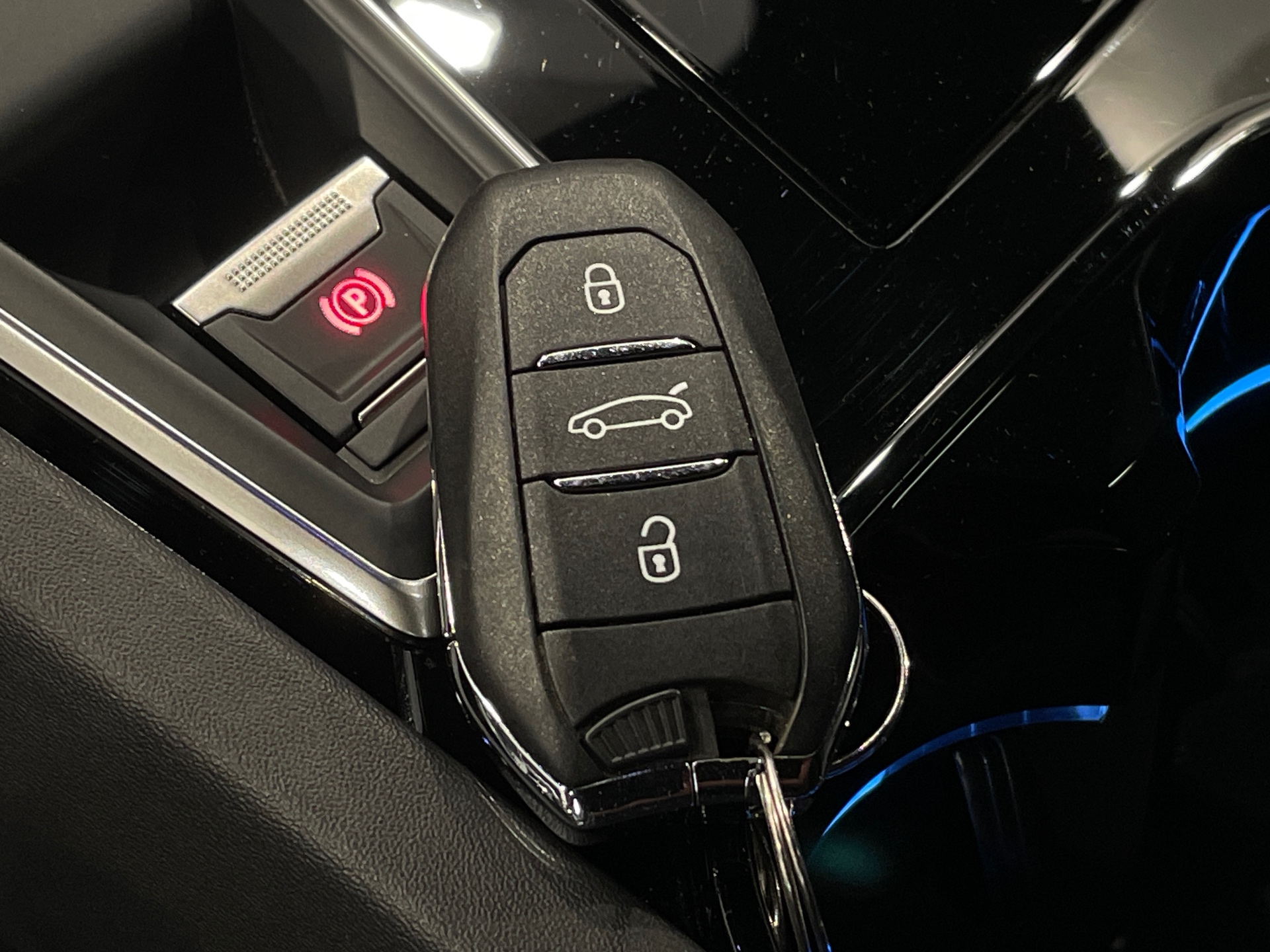 PEUGEOT 508 Hybrid 225 e-EAT8 Allure