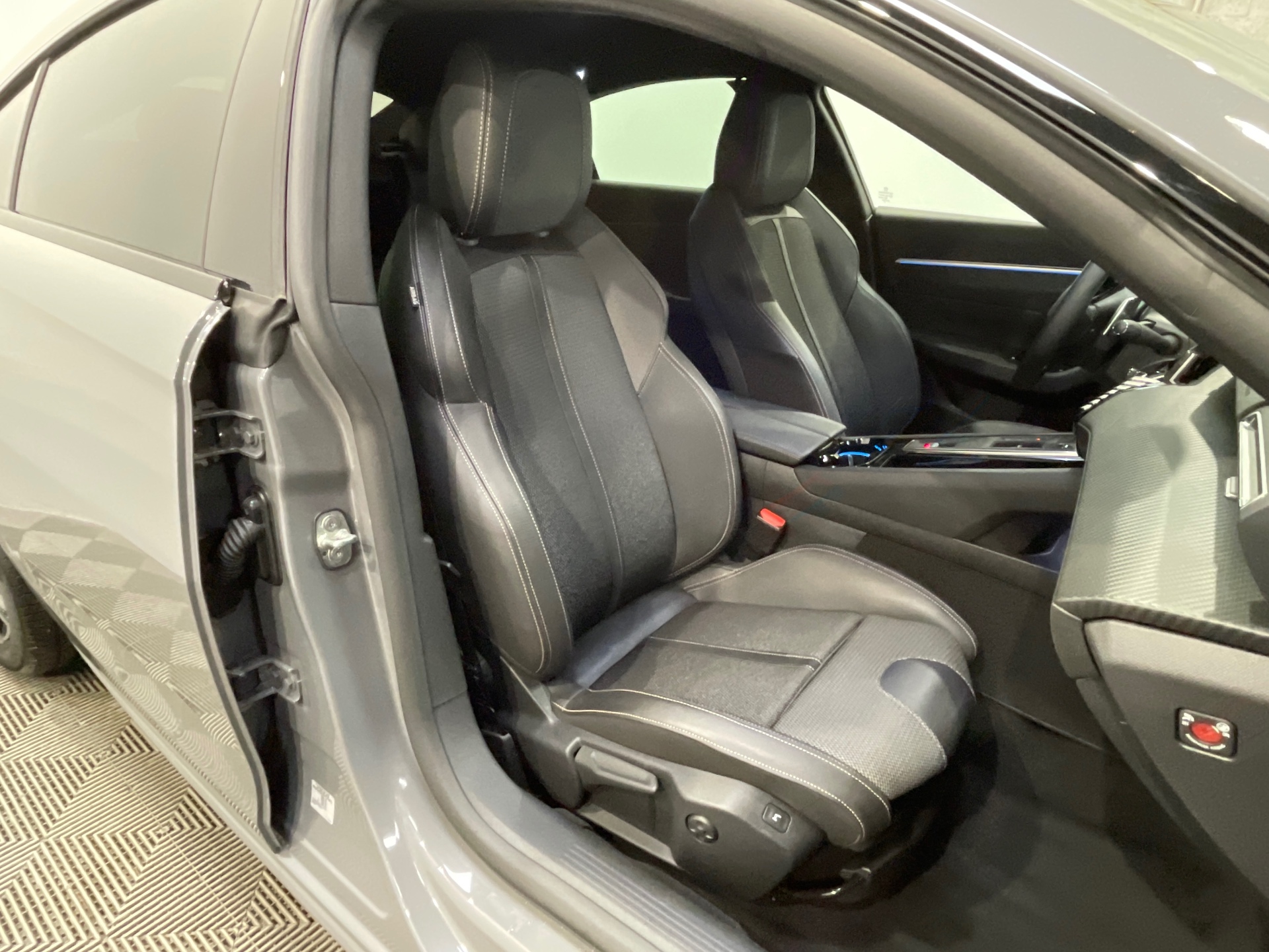 PEUGEOT 508 Hybrid 225 e-EAT8 Allure