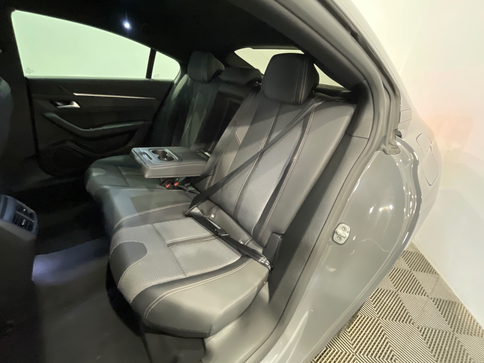 PEUGEOT 508 Hybrid 225 e-EAT8 Allure
