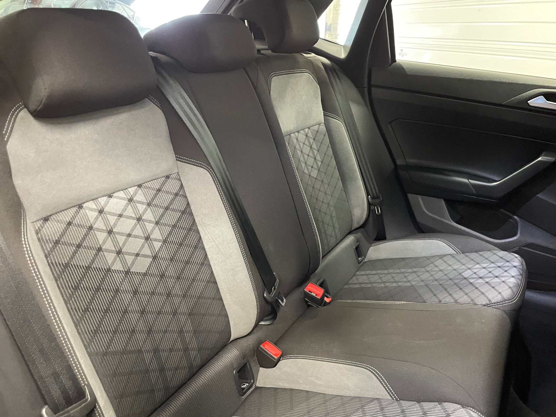 VOLKSWAGEN POLO 1.0 TSI 110 DSG R-LINE