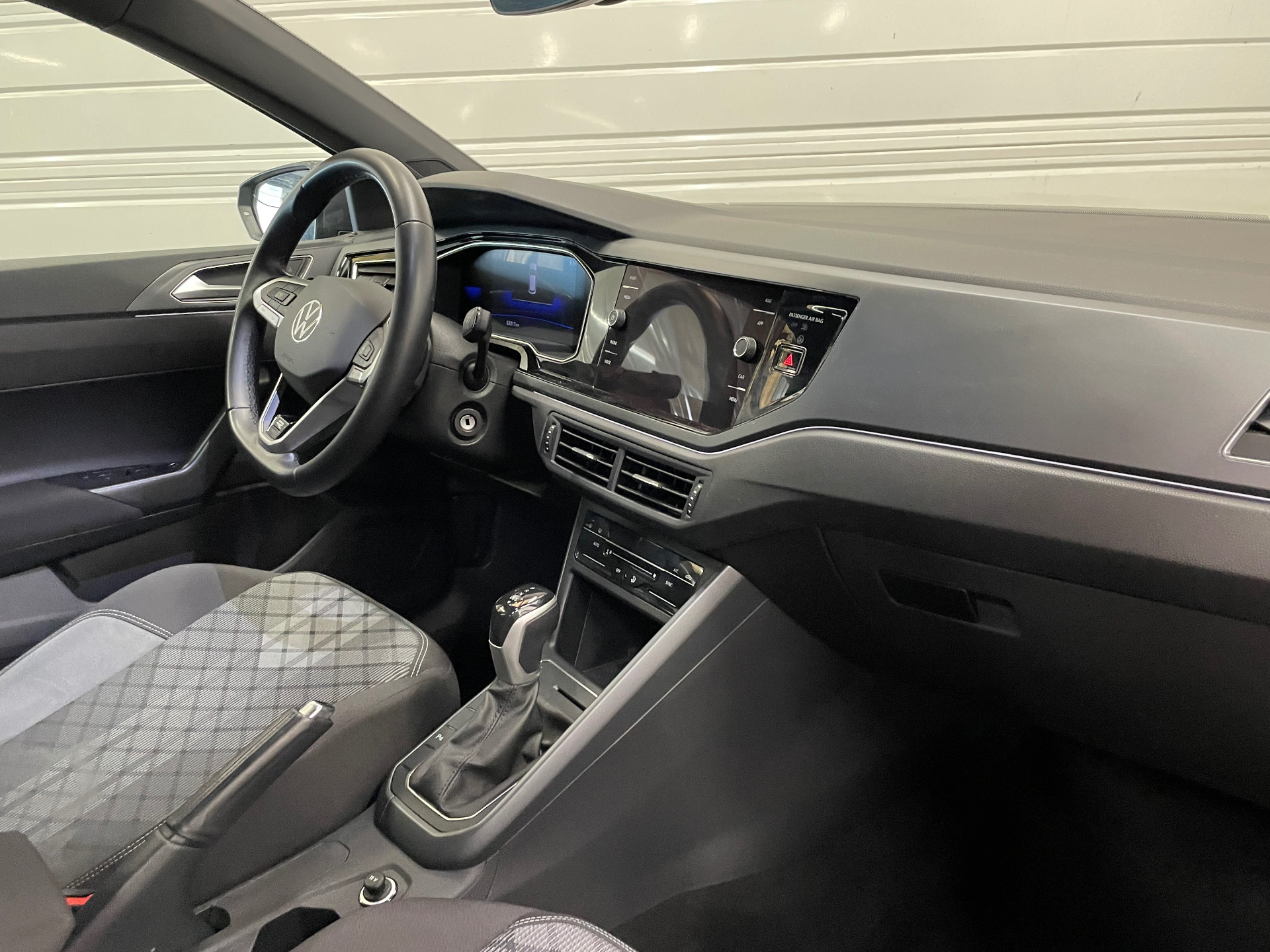 VOLKSWAGEN POLO 1.0 TSI 110 DSG R-LINE