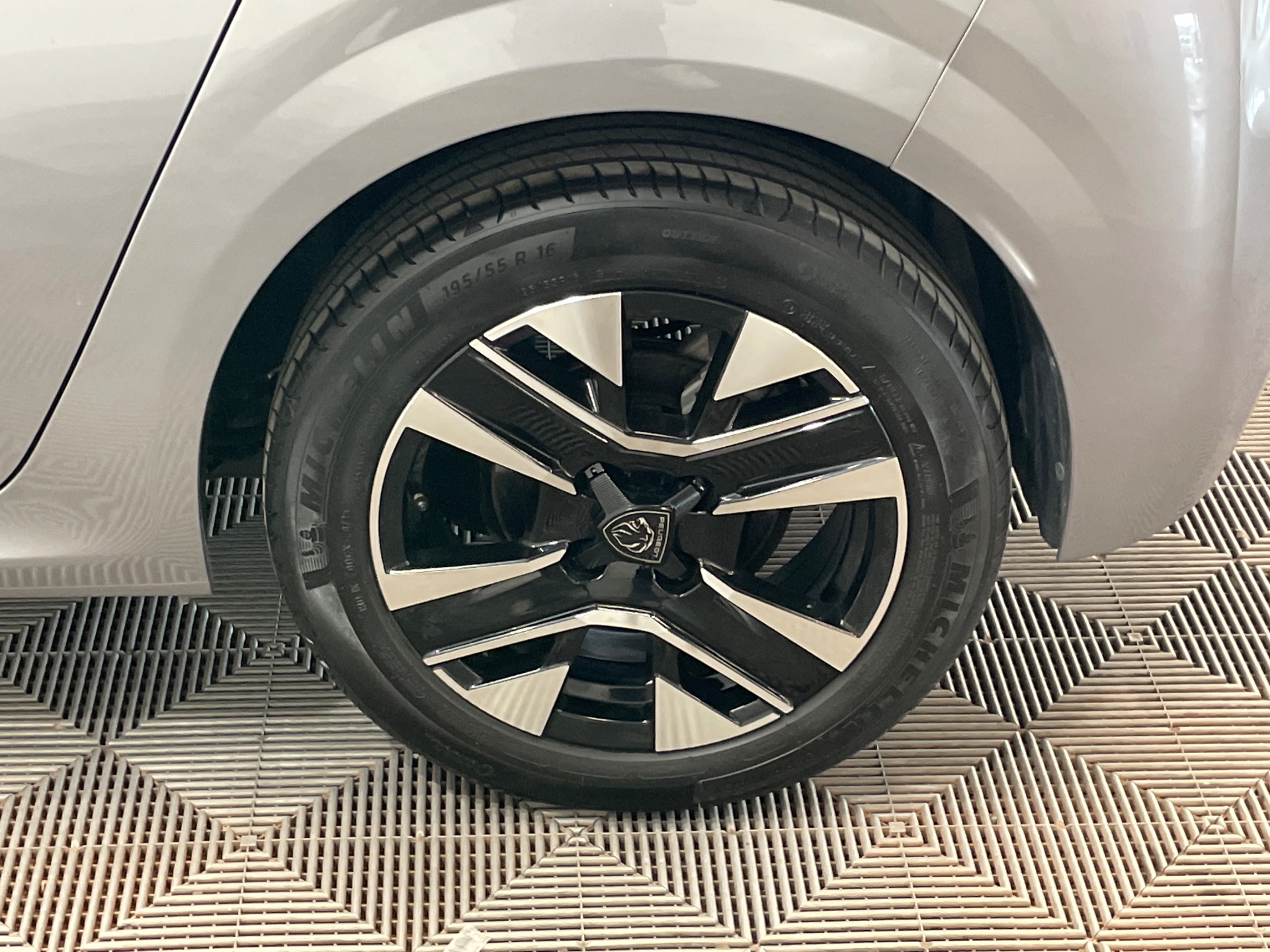 PEUGEOT 208 100 CV ALLURE