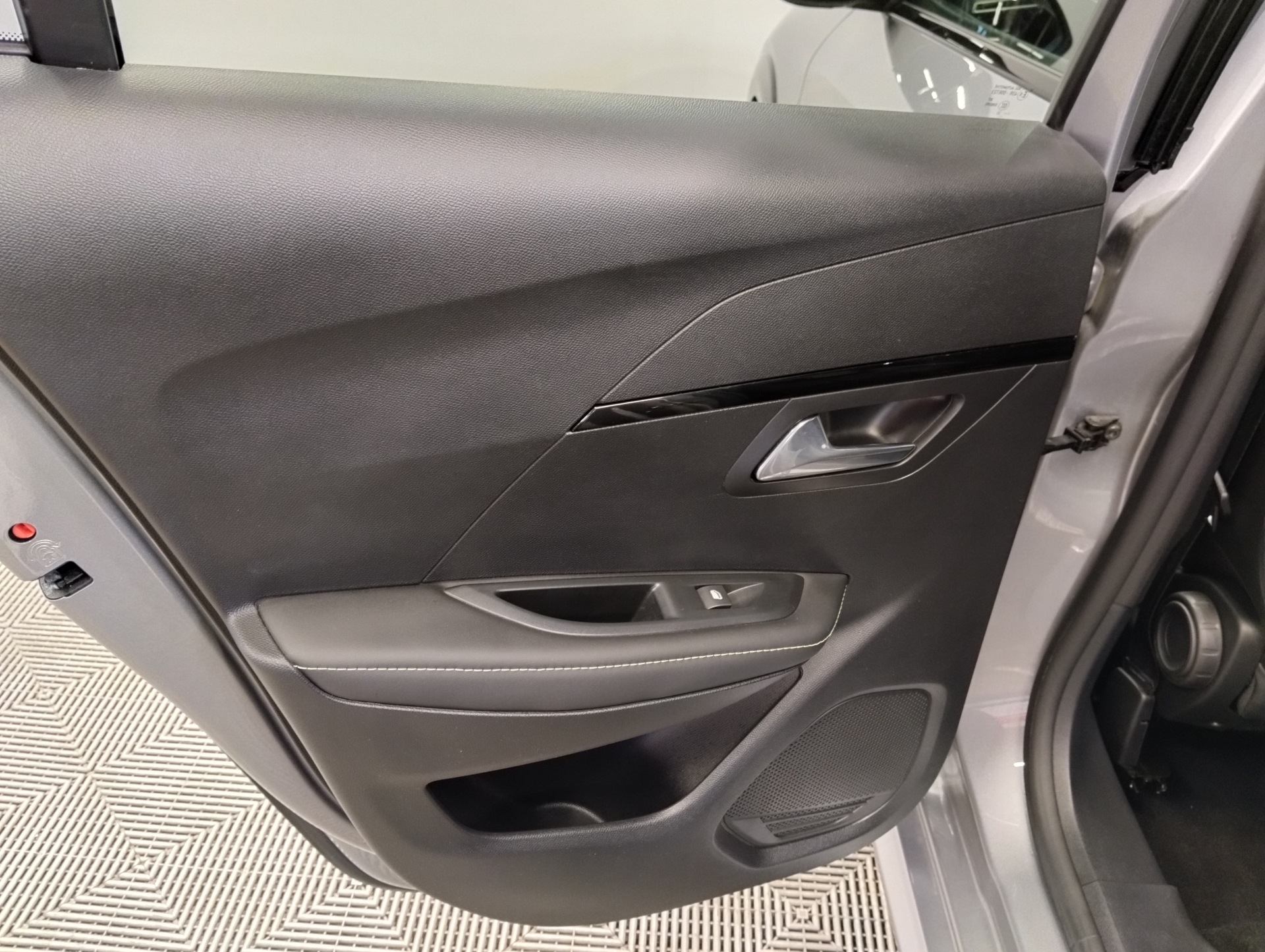 PEUGEOT 208 GT PURETECH 100 S&S BVM6