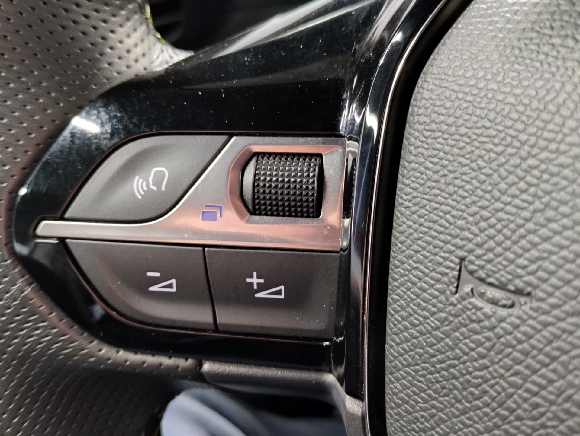 PEUGEOT 208 GT PURETECH 100 S&S BVM6
