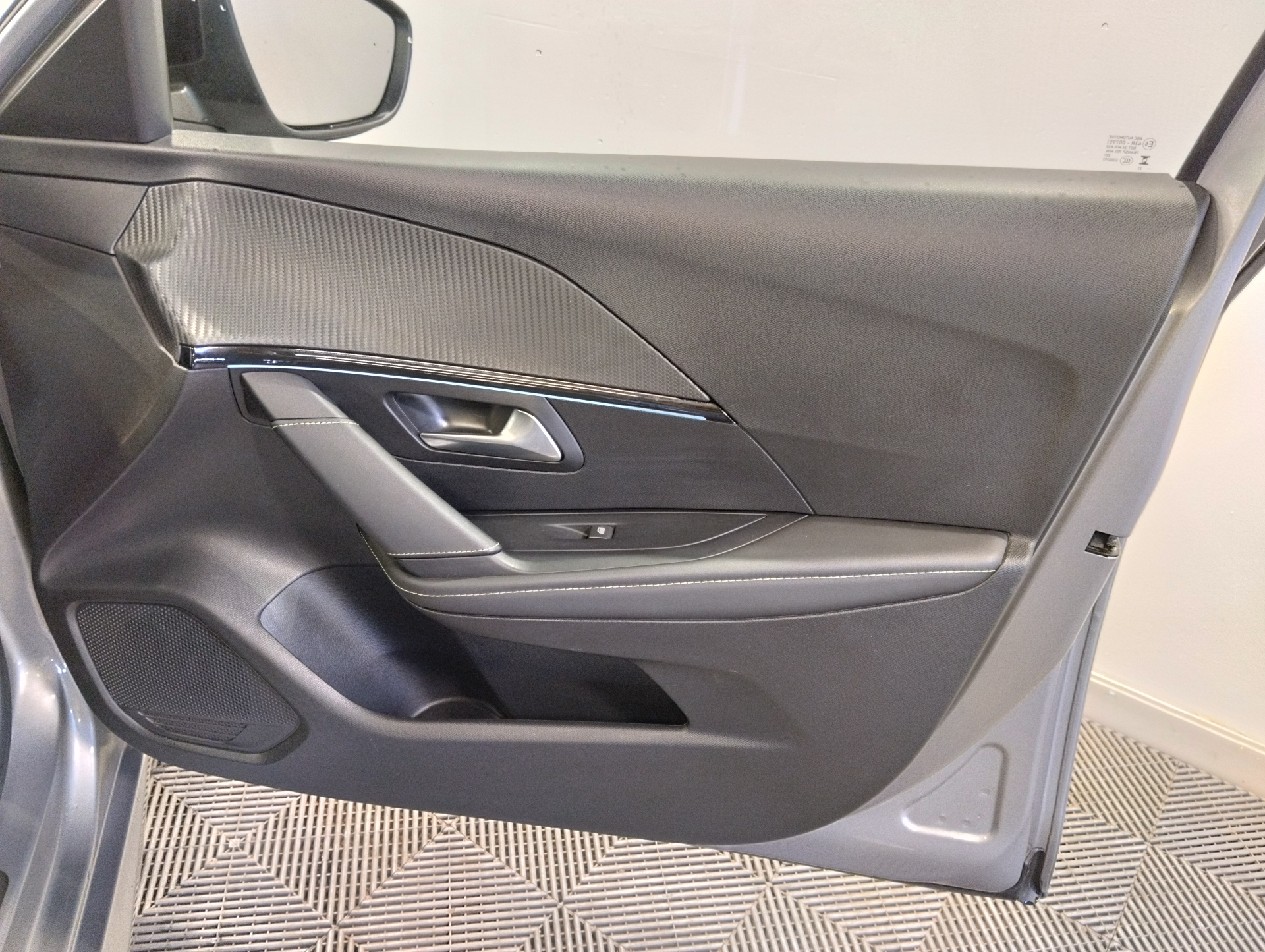 PEUGEOT 208 GT PURETECH 100 S&S BVM6
