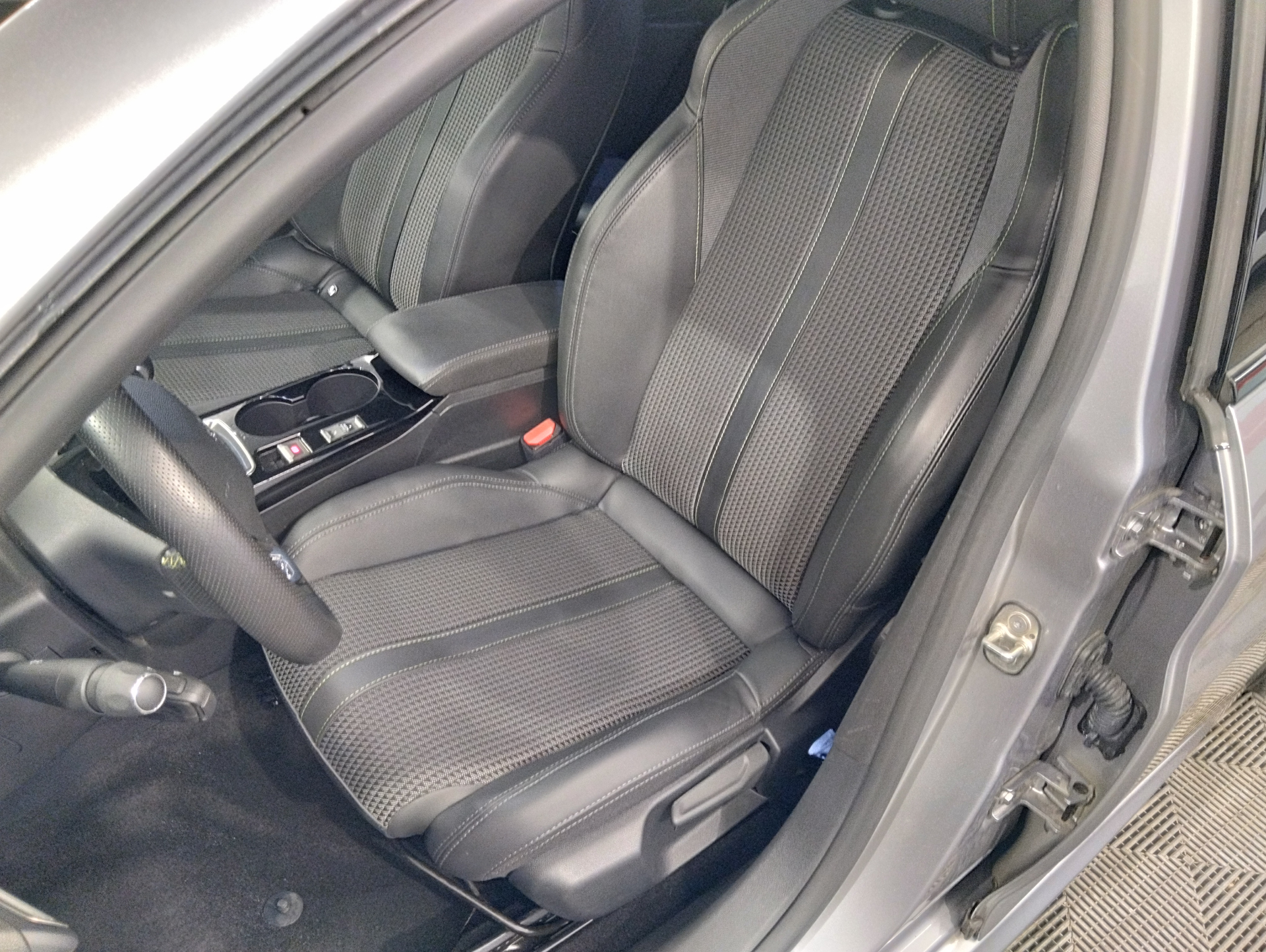 PEUGEOT 208 GT PURETECH 100 S&S BVM6
