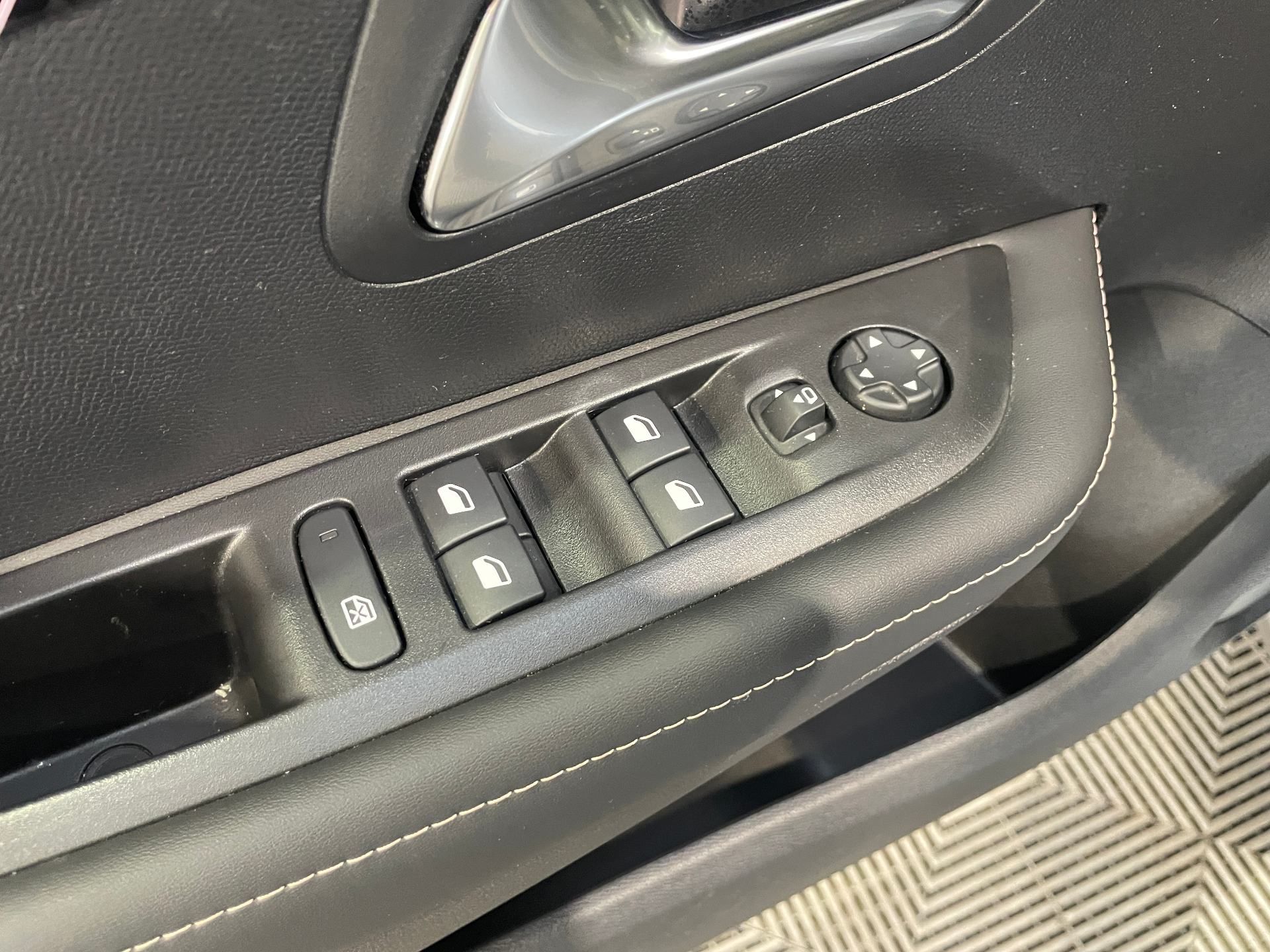 PEUGEOT 208 100 S&S BVM6 Allure