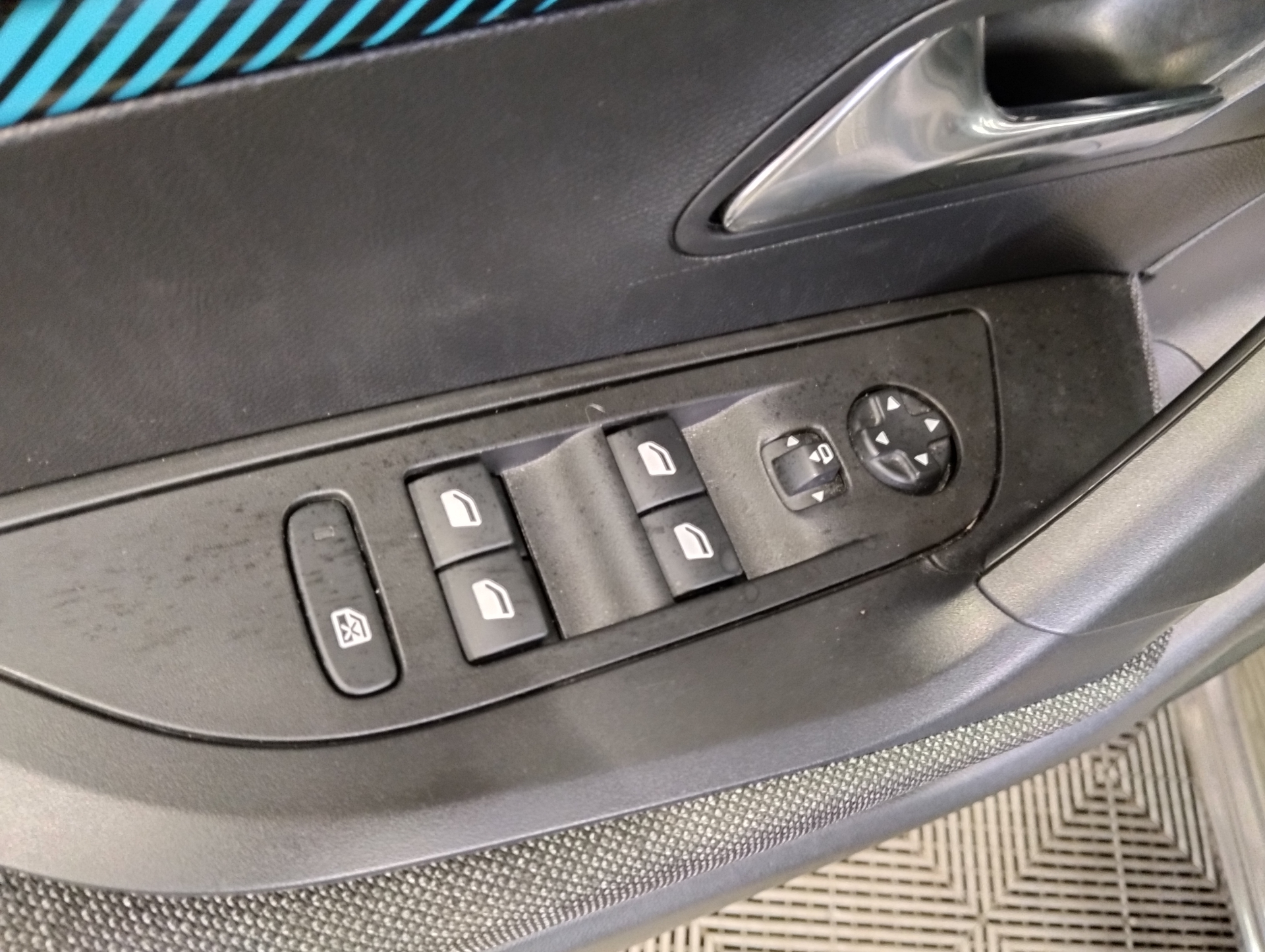 PEUGEOT 2008 STYLE PURETECH 130 S&S EAT8