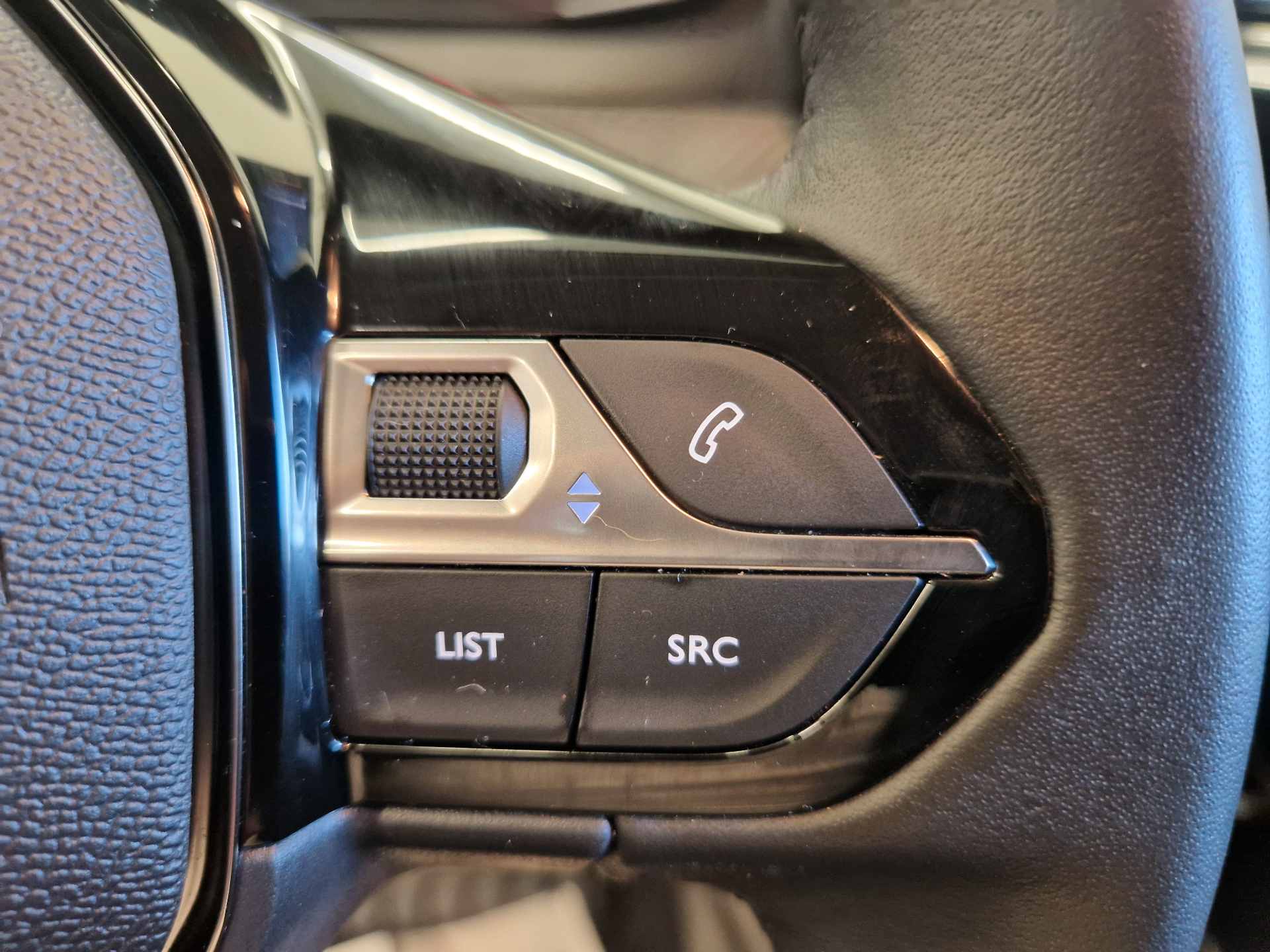 PEUGEOT 208 STYLE 100 CH BVM6