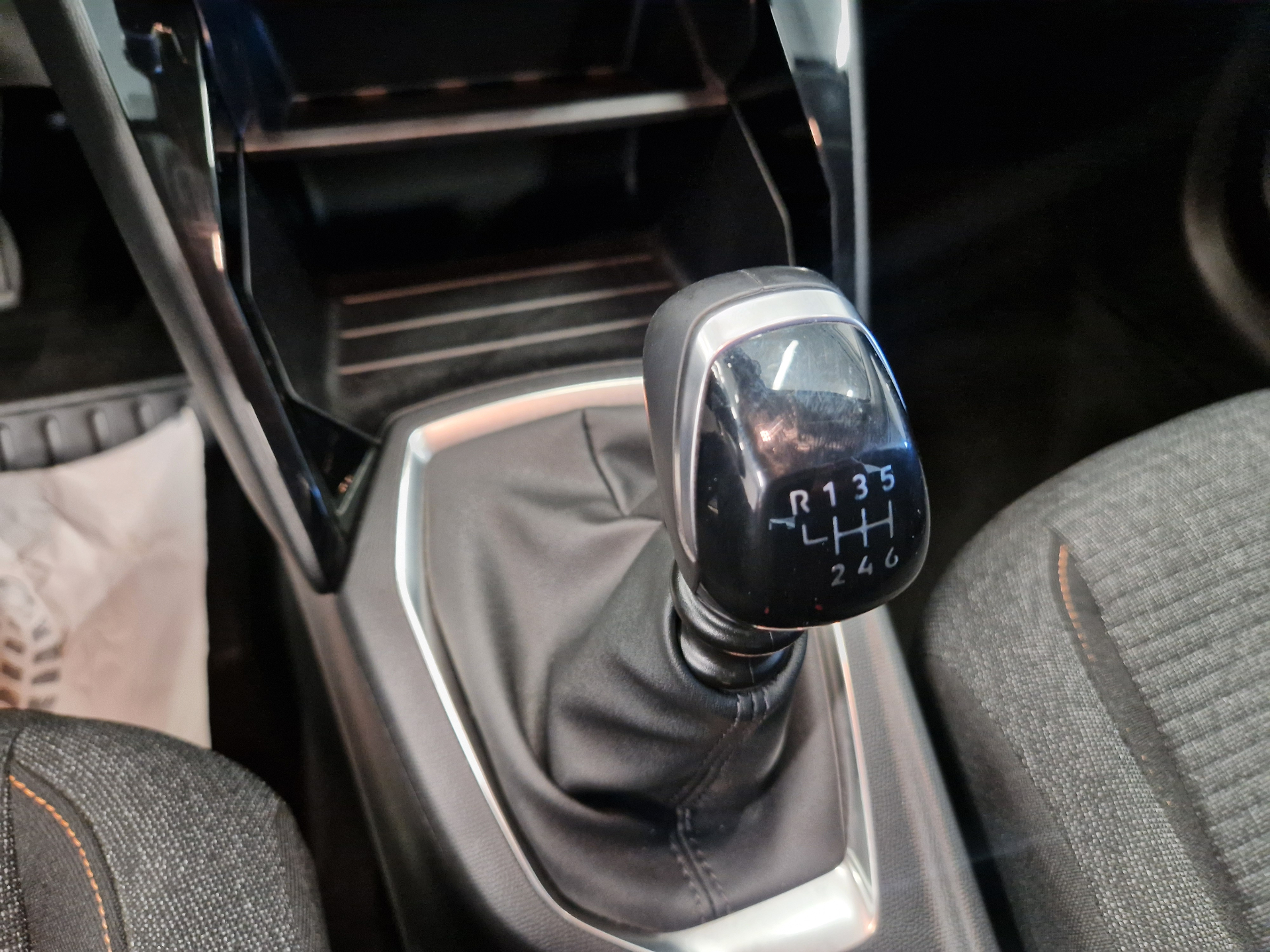 PEUGEOT 208 STYLE 100 CH BVM6