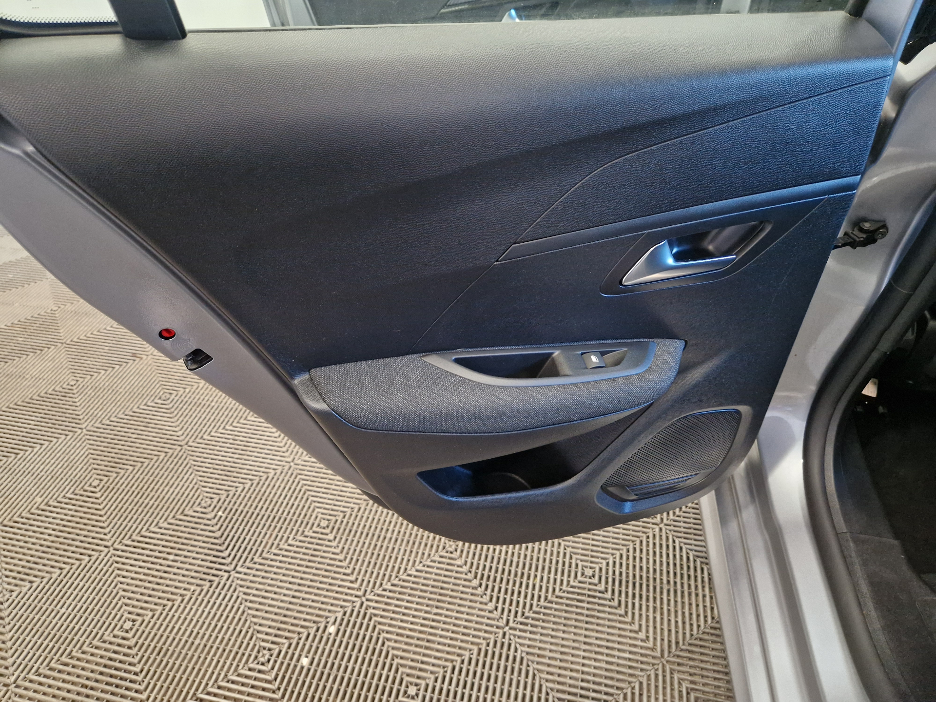 PEUGEOT 208 STYLE 100 CH BVM6