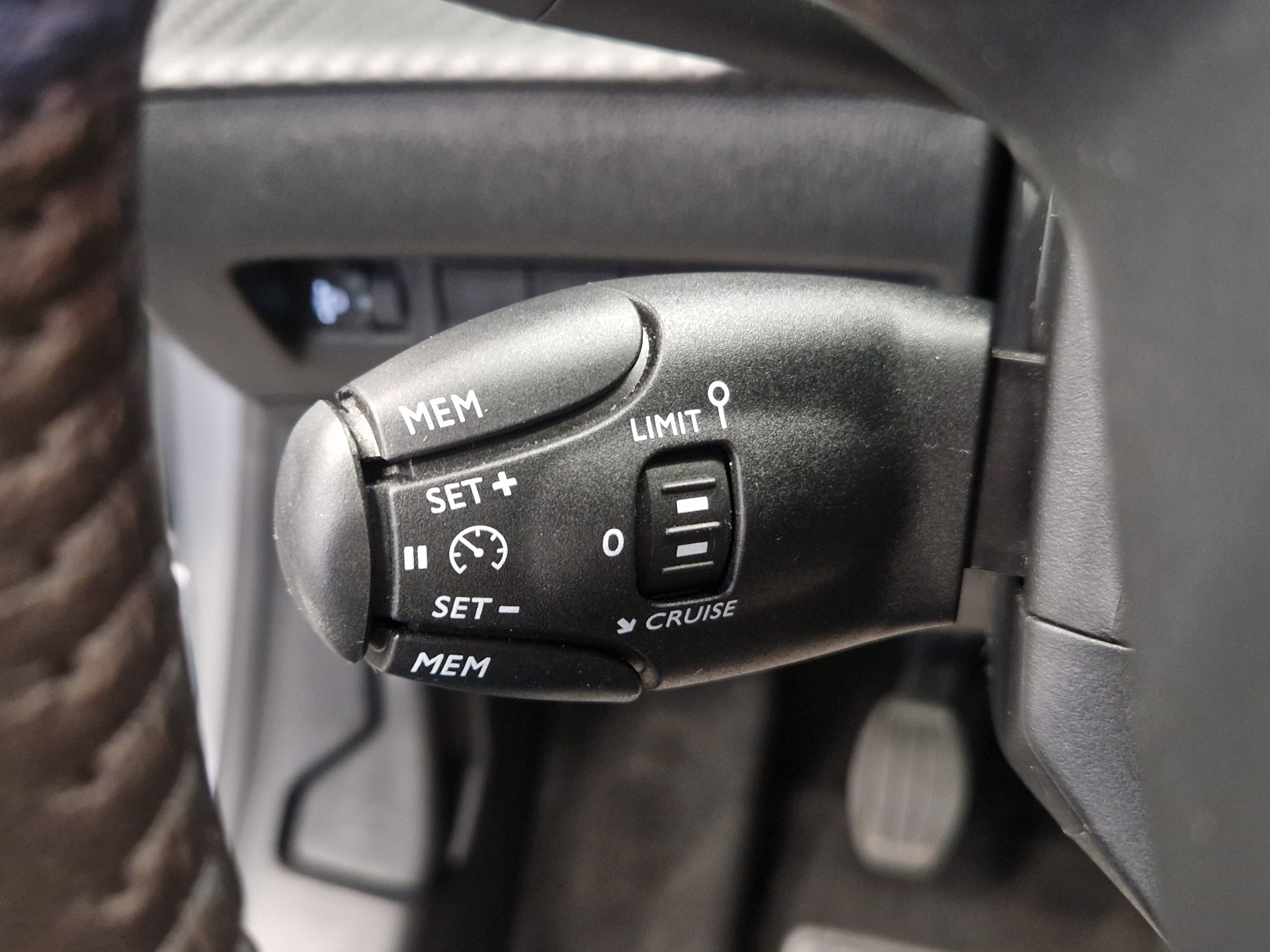 PEUGEOT 208 STYLE 100 CH BVM6