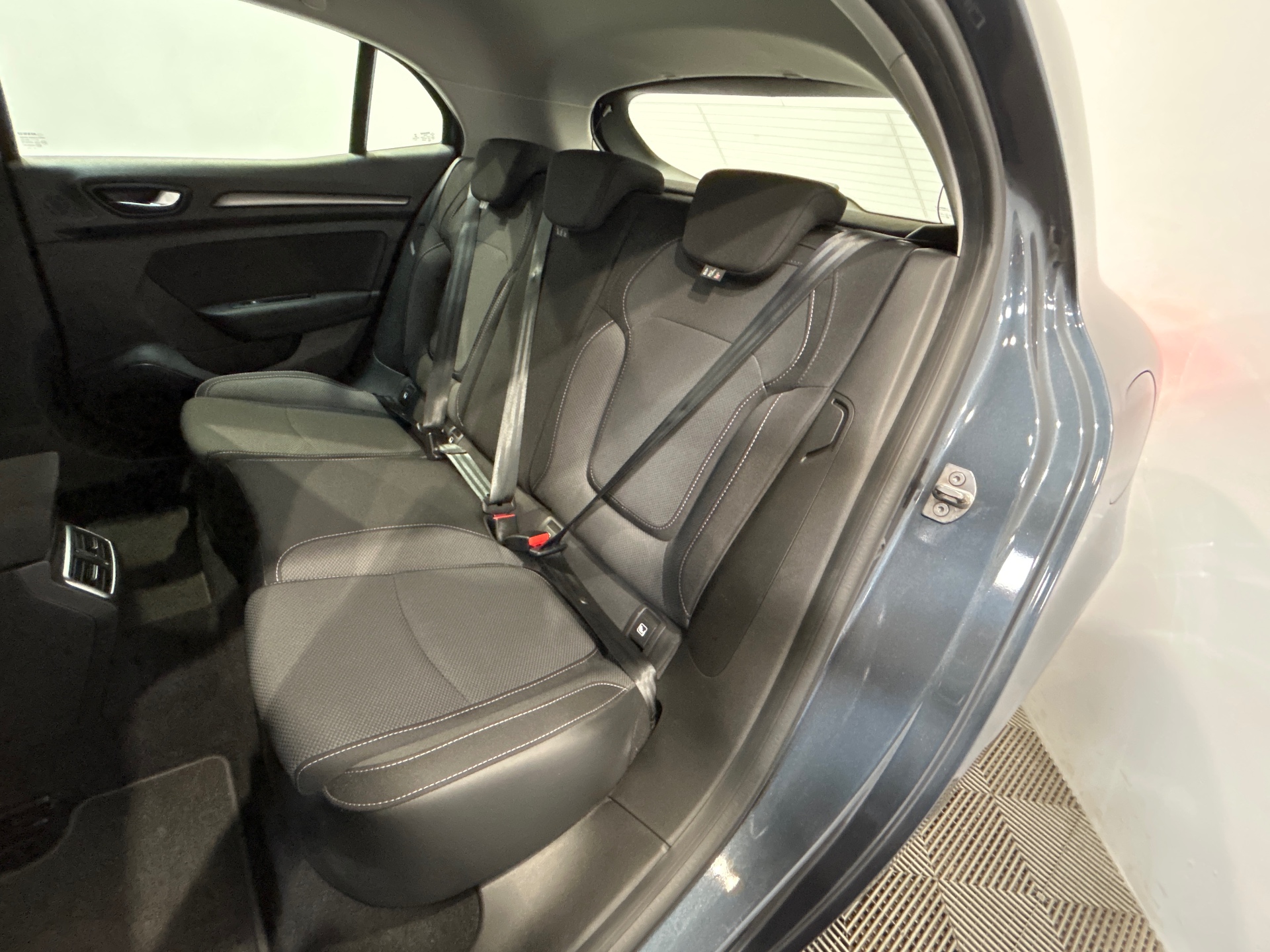 RENAULT MEGANE IV BERLINE E-Tech plug-in hybrid 160 Evolution
