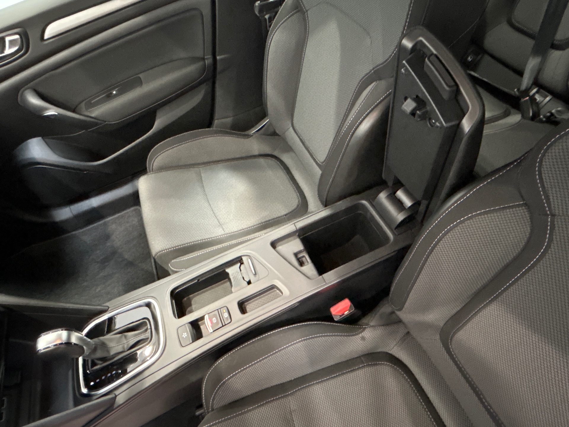 RENAULT MEGANE IV BERLINE E-Tech plug-in hybrid 160 Evolution