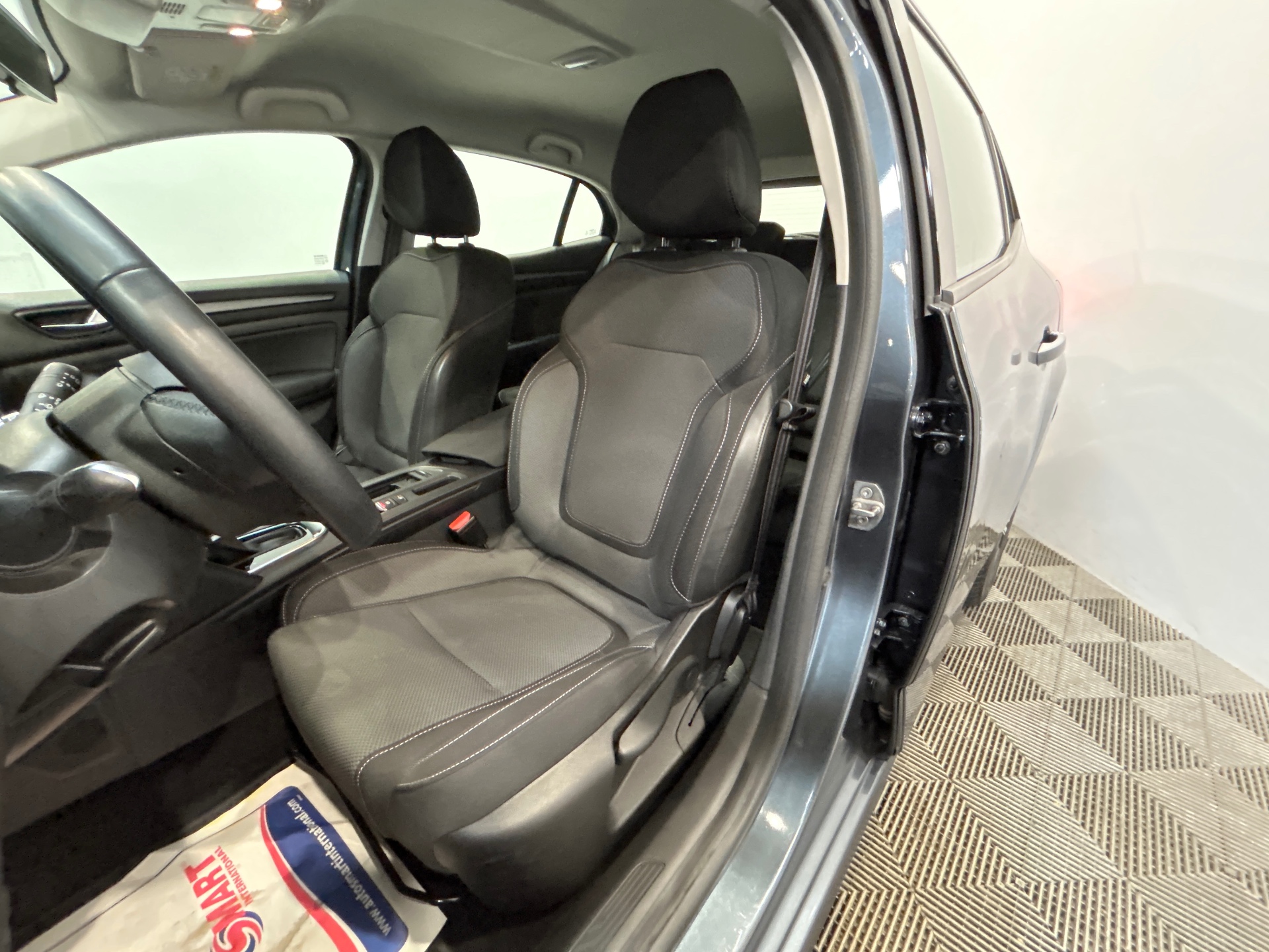 RENAULT MEGANE IV BERLINE E-Tech plug-in hybrid 160 Evolution