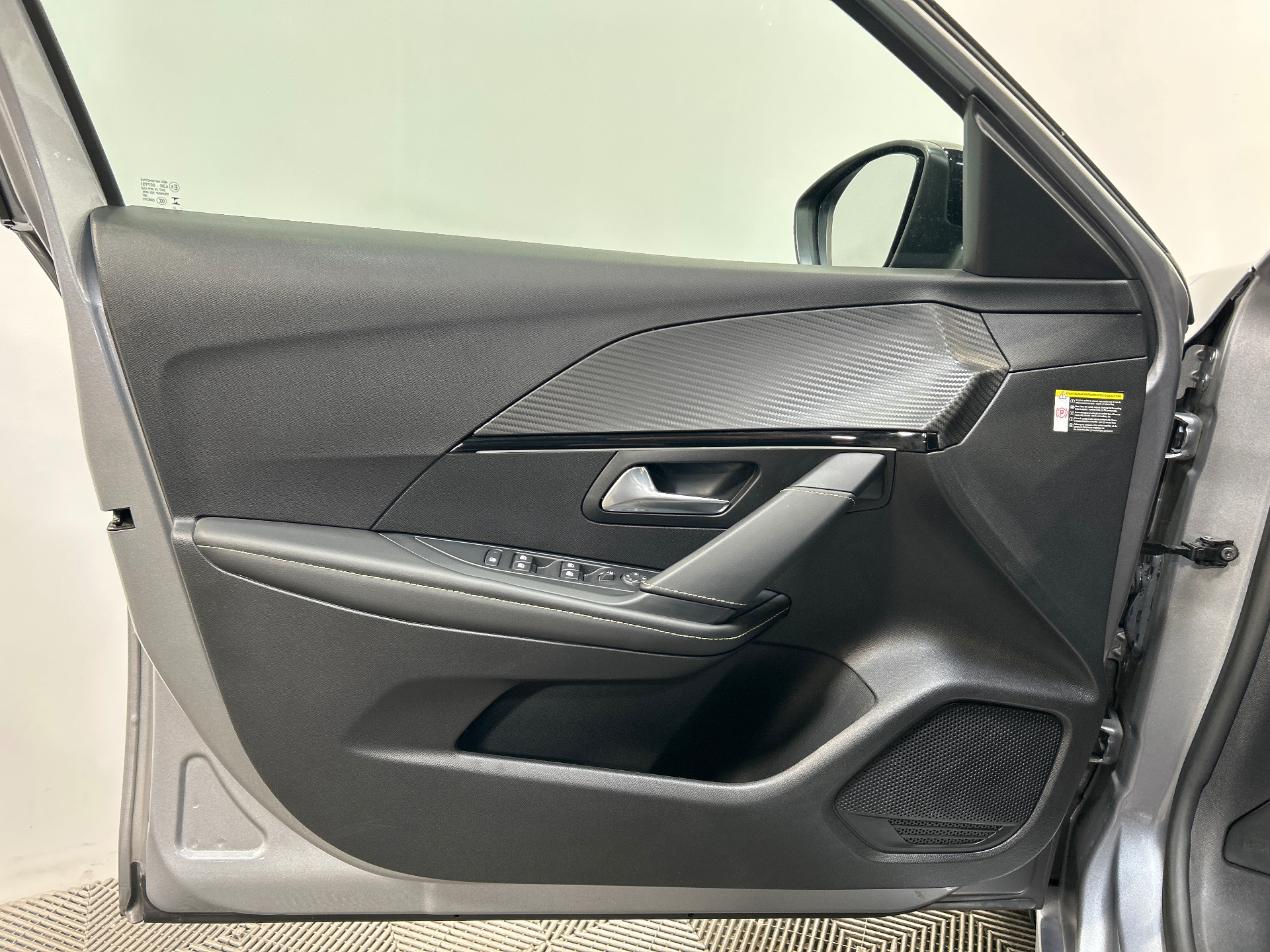 PEUGEOT 208 PureTech 100 S&S BVM6 GT
