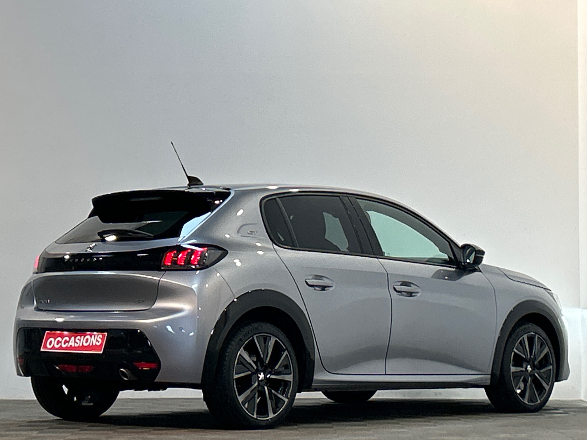 PEUGEOT 208 PureTech 100 S&S BVM6 GT